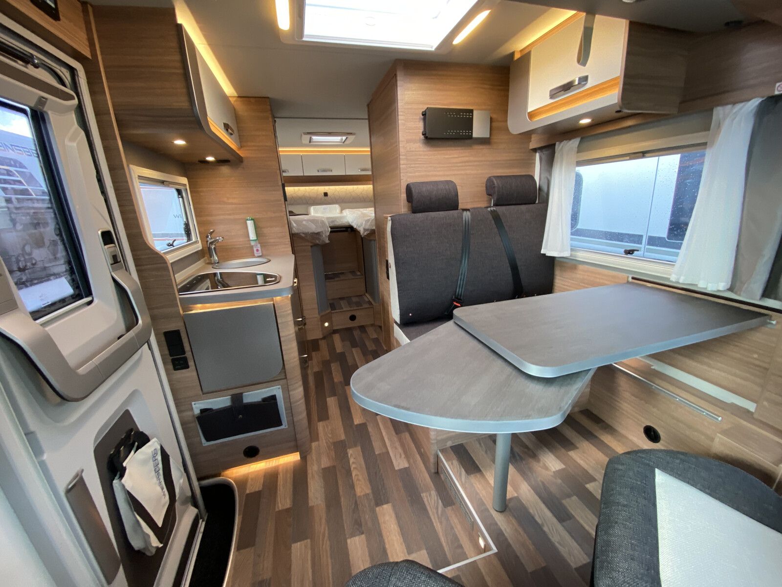 Fahrzeugabbildung Weinsberg CaraCore 650 MEG Aguti, 180 PS, Automatic, 4,4t