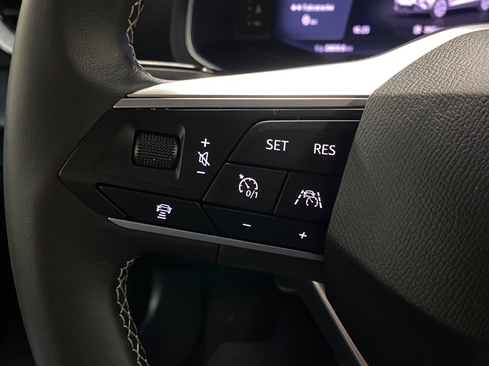 Fahrzeugabbildung SEAT Arona 1.0 TSI Xperience DSG+NAVI+ACC+KAMERA+18"+