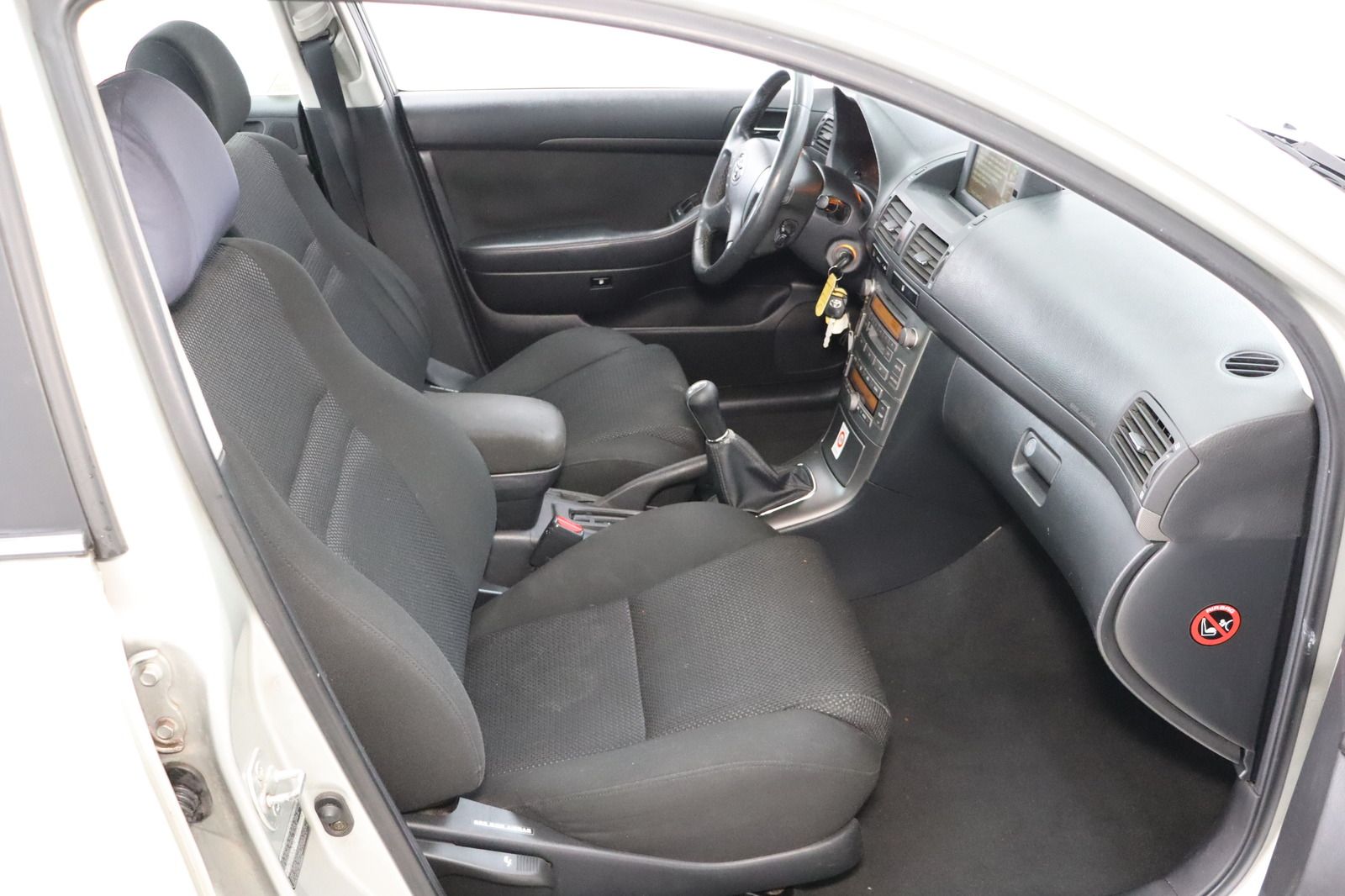 Fahrzeugabbildung Toyota Avensis 2.0-l-VVT-i Executive