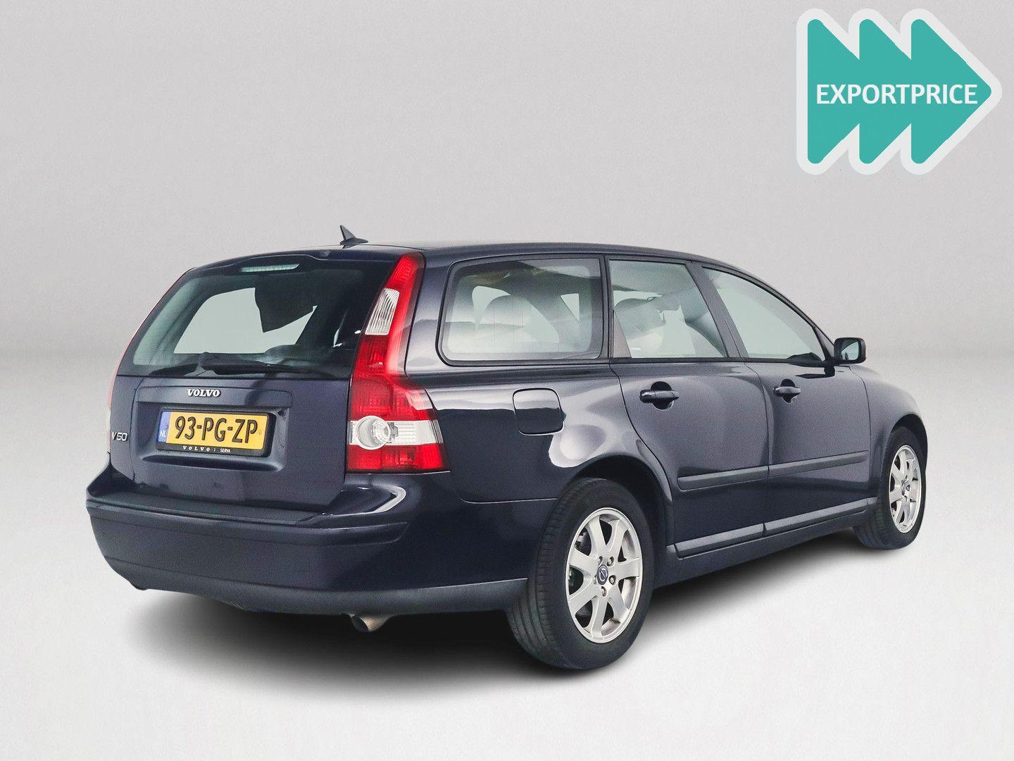Volvo V50 2004 — rear view