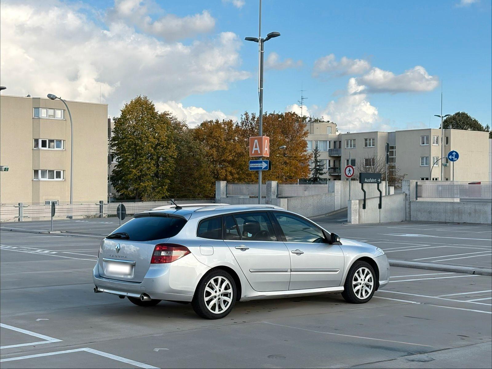 Renault Laguna 2010 — engine 150 HP (110kW)