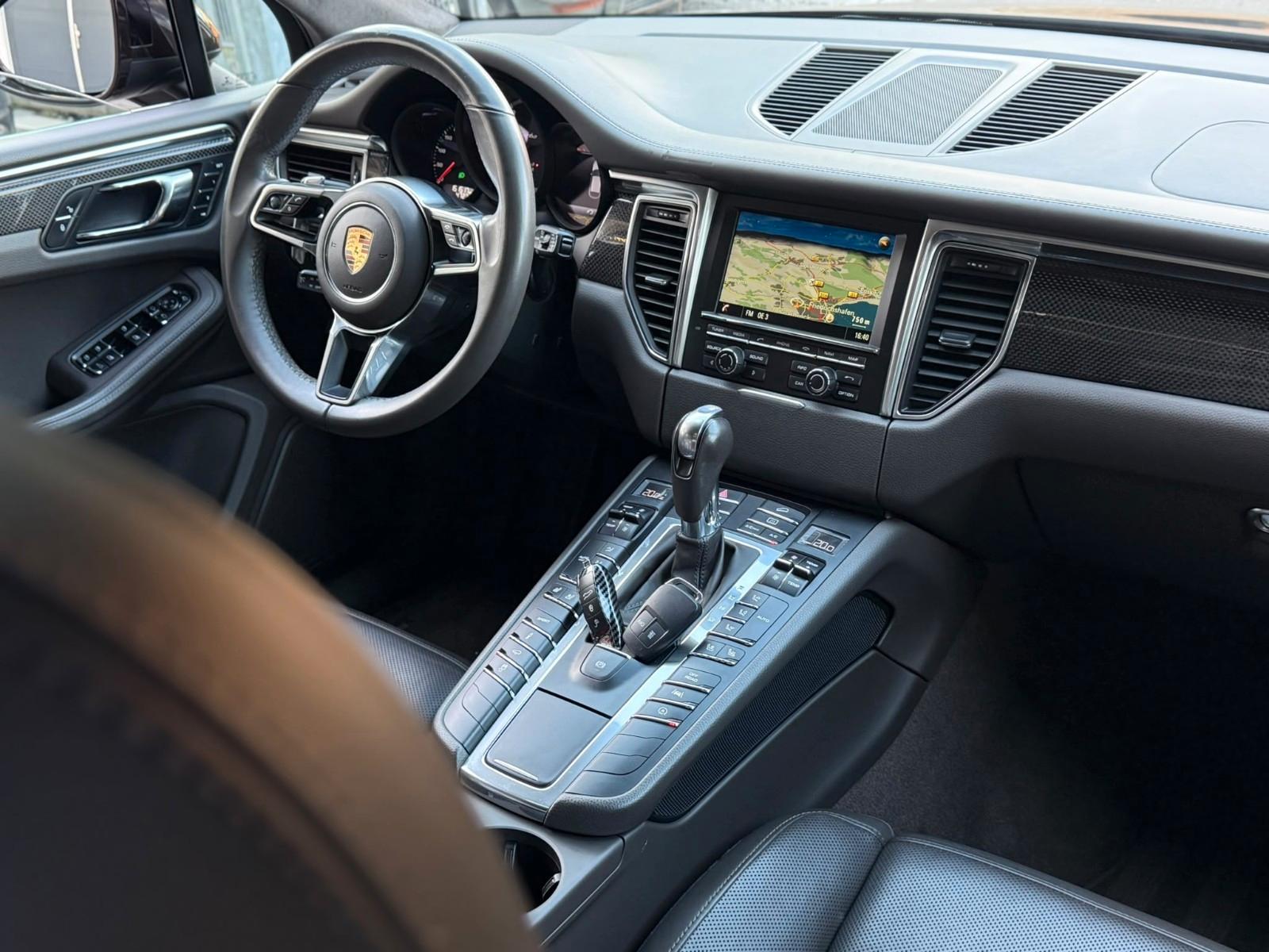 PORSCHE MACAN TURBO