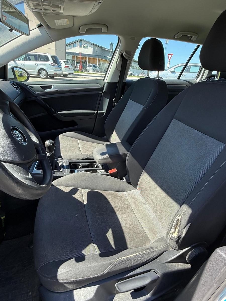 Volkswagen Golf 2013 — двигун 1.598 cm³, 105 HP (77kW)