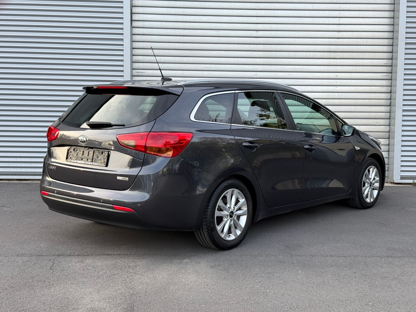 Fahrzeugabbildung Kia Cee'd Sportswagon UEFA Euro 2016 Navi PDC Kamera