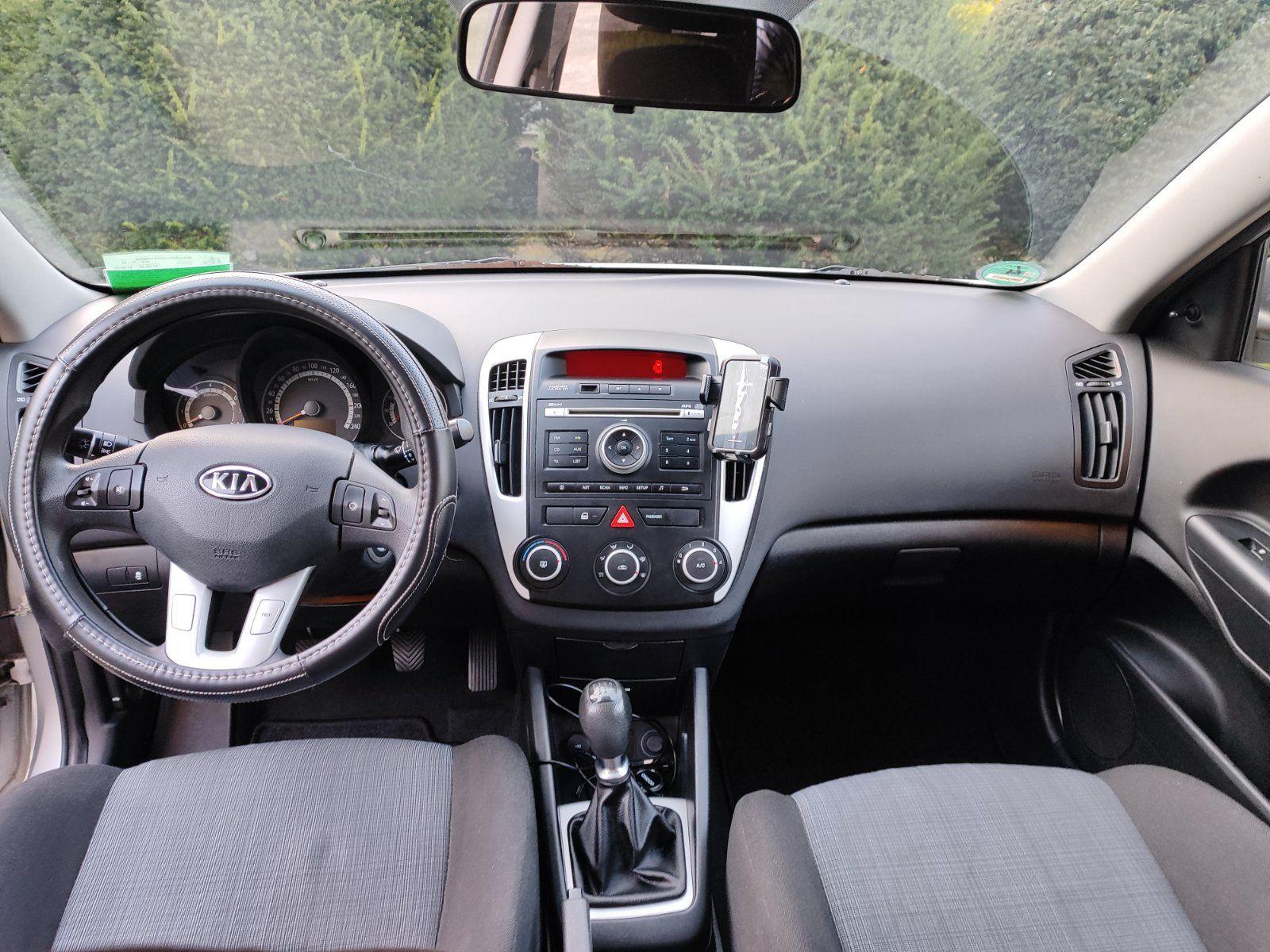 Kia cee'd 2011 — photo 7