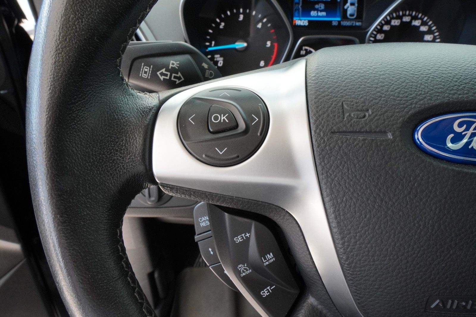 Fahrzeugabbildung Ford Kuga Individual *1.Hand*Autom.*Navi*Leder*Kamera