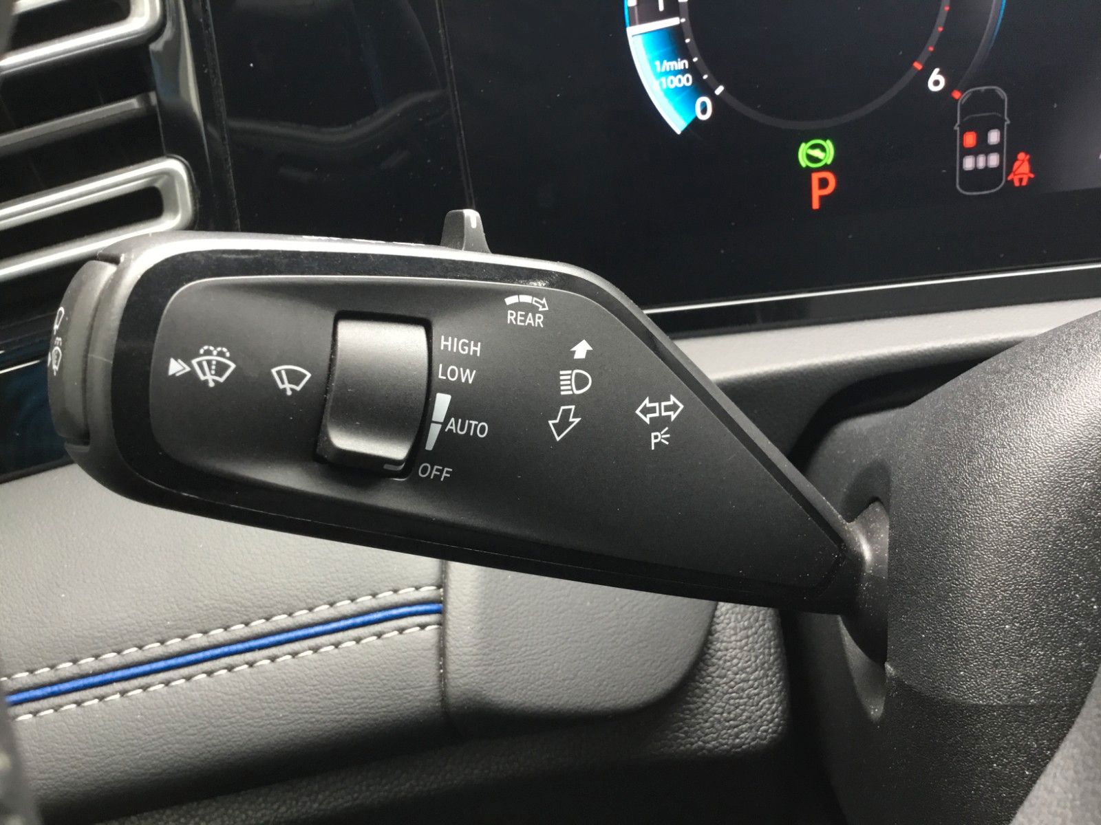 Fahrzeugabbildung Volkswagen Tiguan 2.0 TDI DSG 4M R-Line+AHK+20"+Matrix+Pano