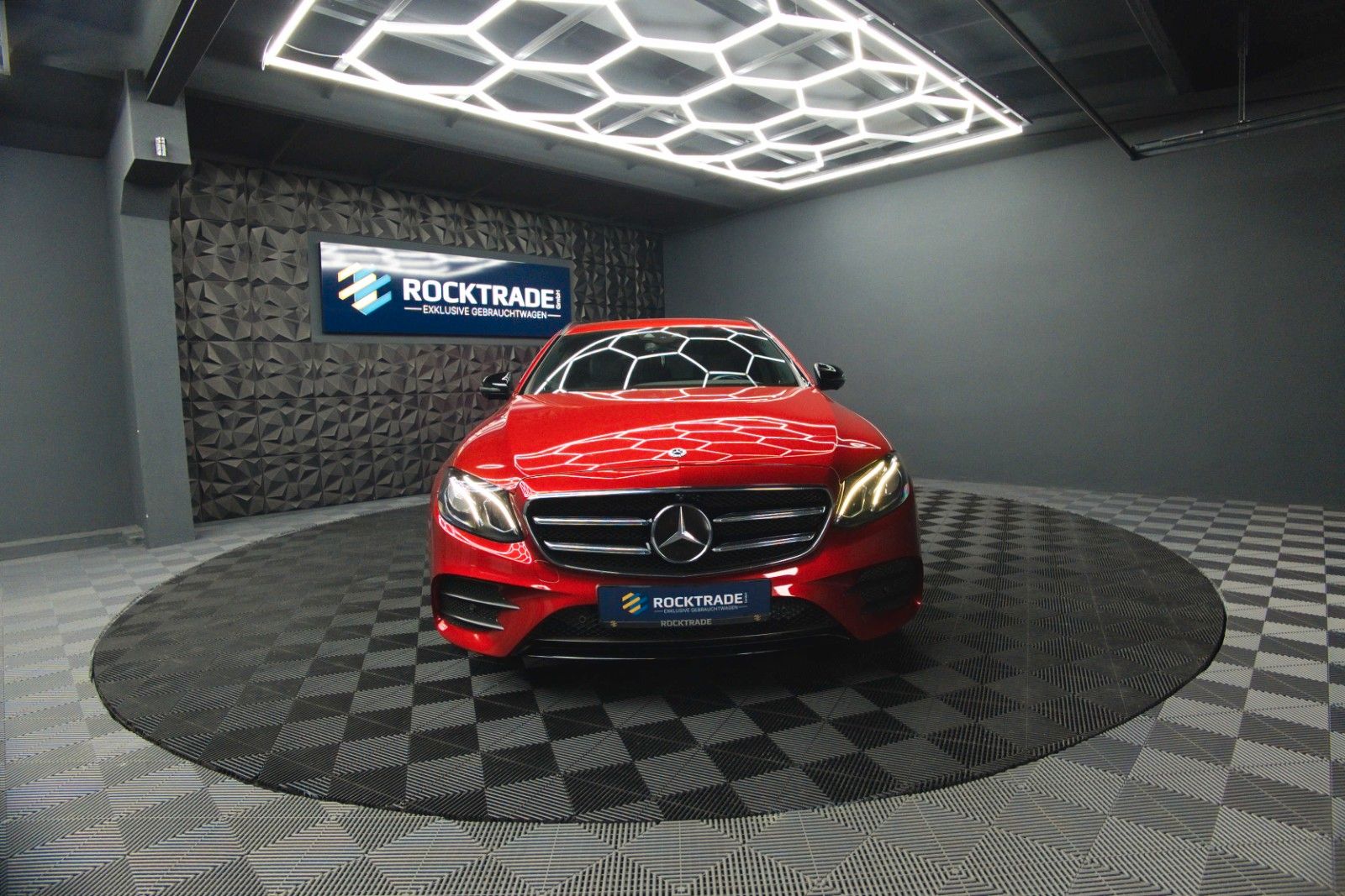 Fahrzeugabbildung Mercedes-Benz E 400d T 4Matic AMG Night-Paket ACC Widescreen