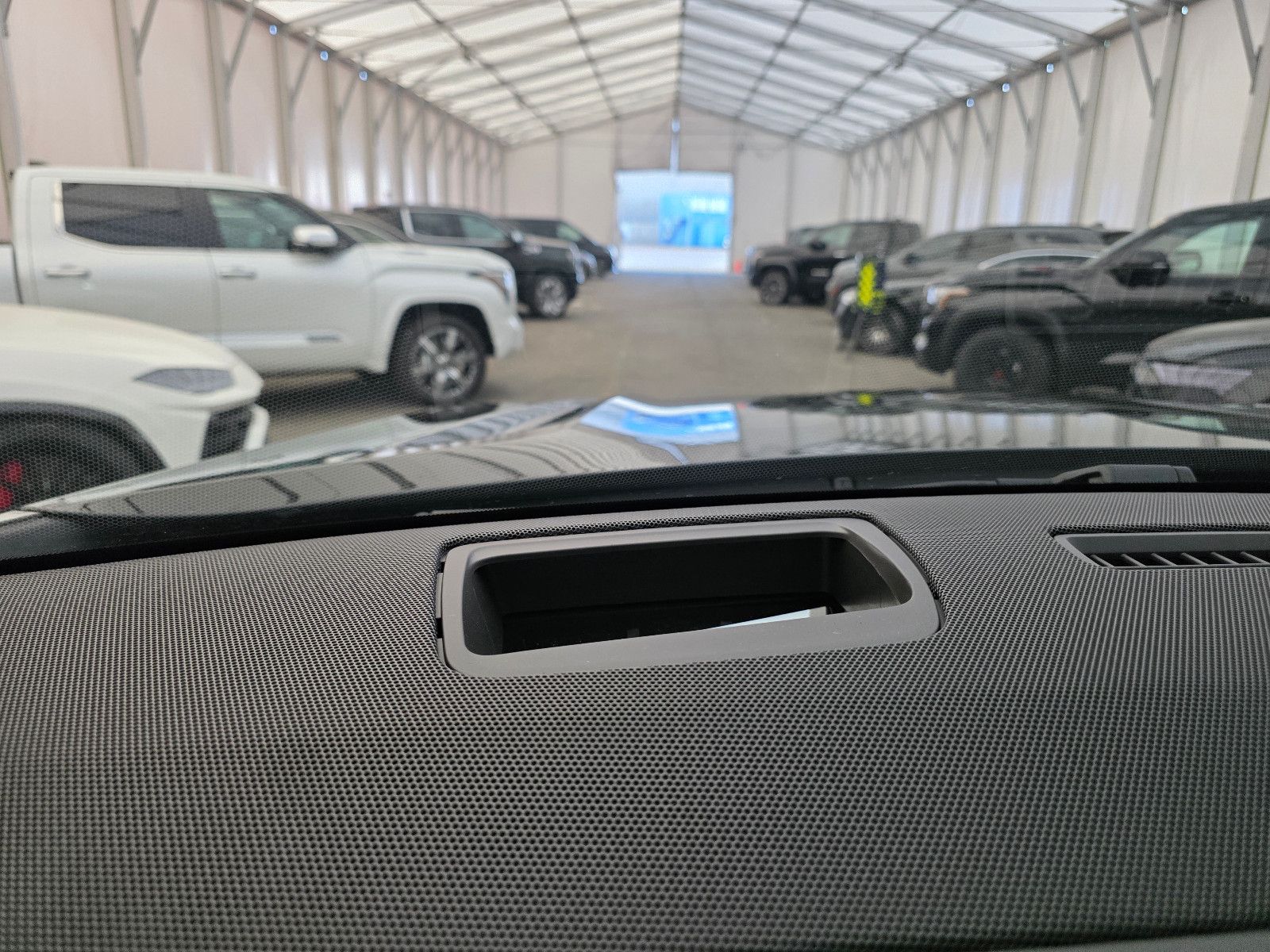 Fahrzeugabbildung Cadillac Escalade Sport Platinum T1: 129.000 EUR, Stock !