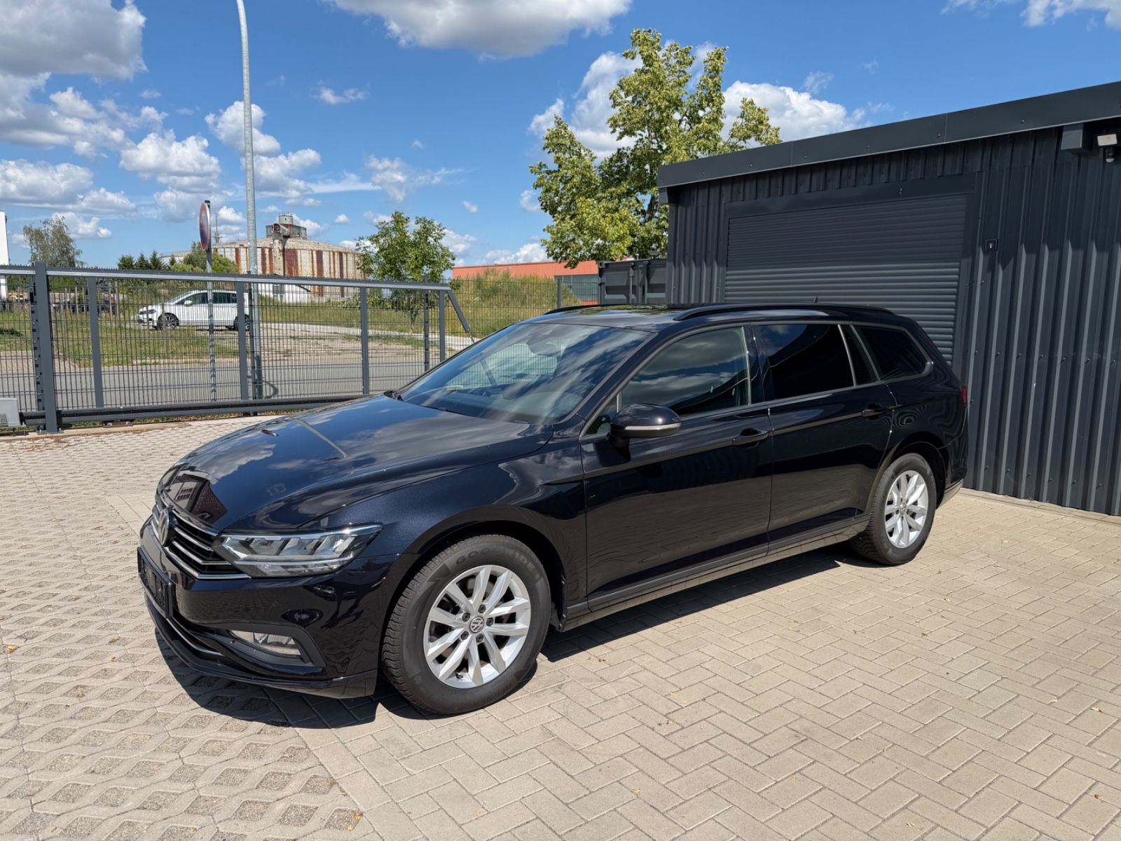 VW Passat Variant LED Kamera Navi Alu ACC