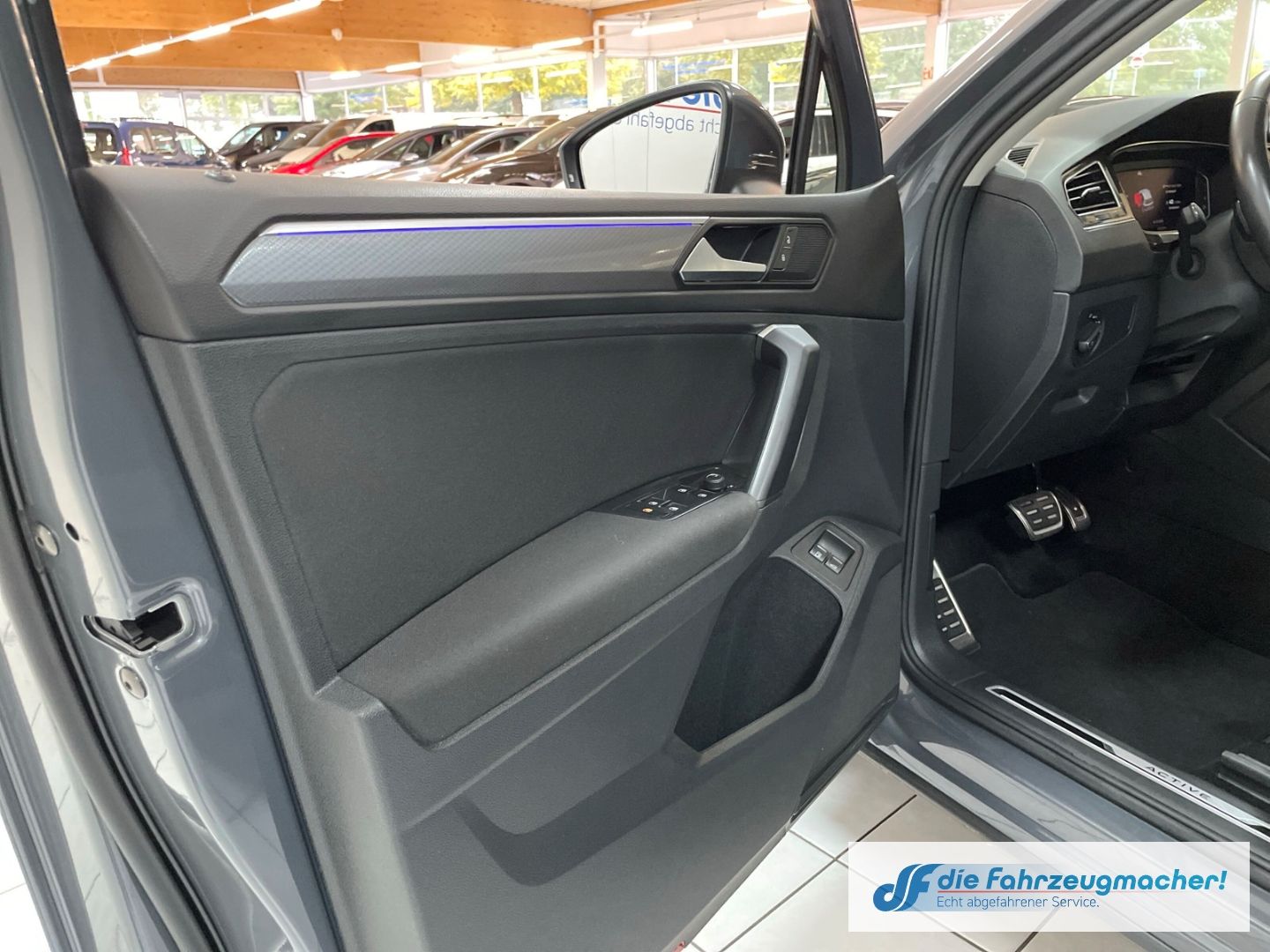 Fahrzeugabbildung Volkswagen Tiguan Active eHybrid Digitales Cockpit LED ACC