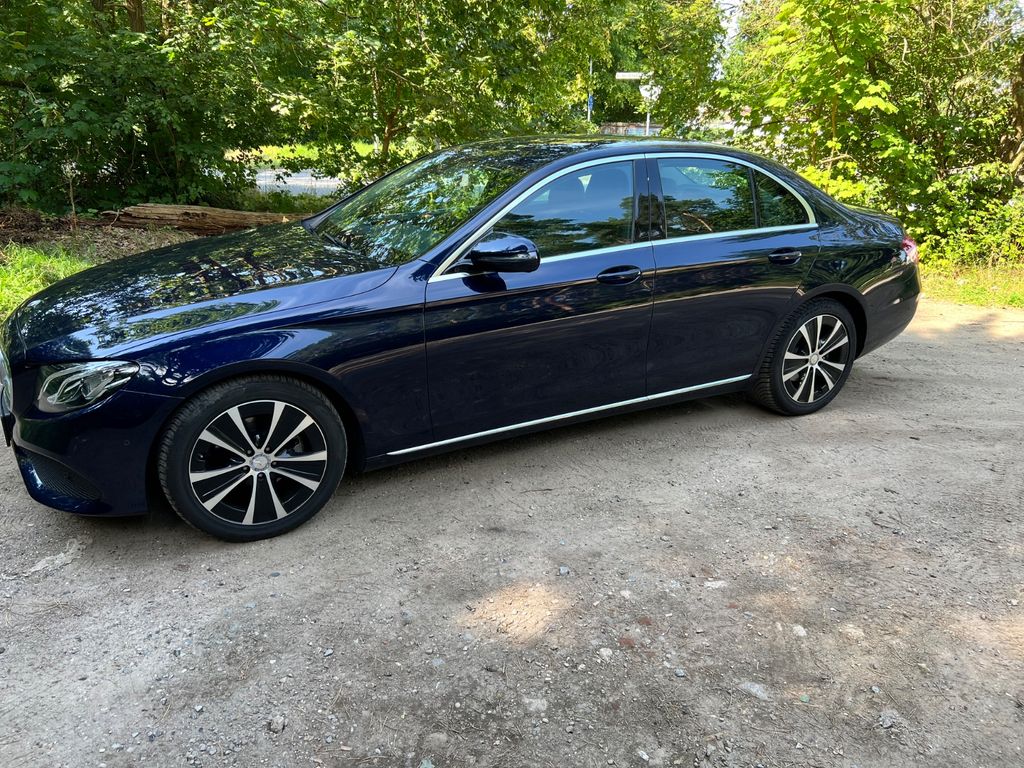 Image of Mercedes-Benz E 200
