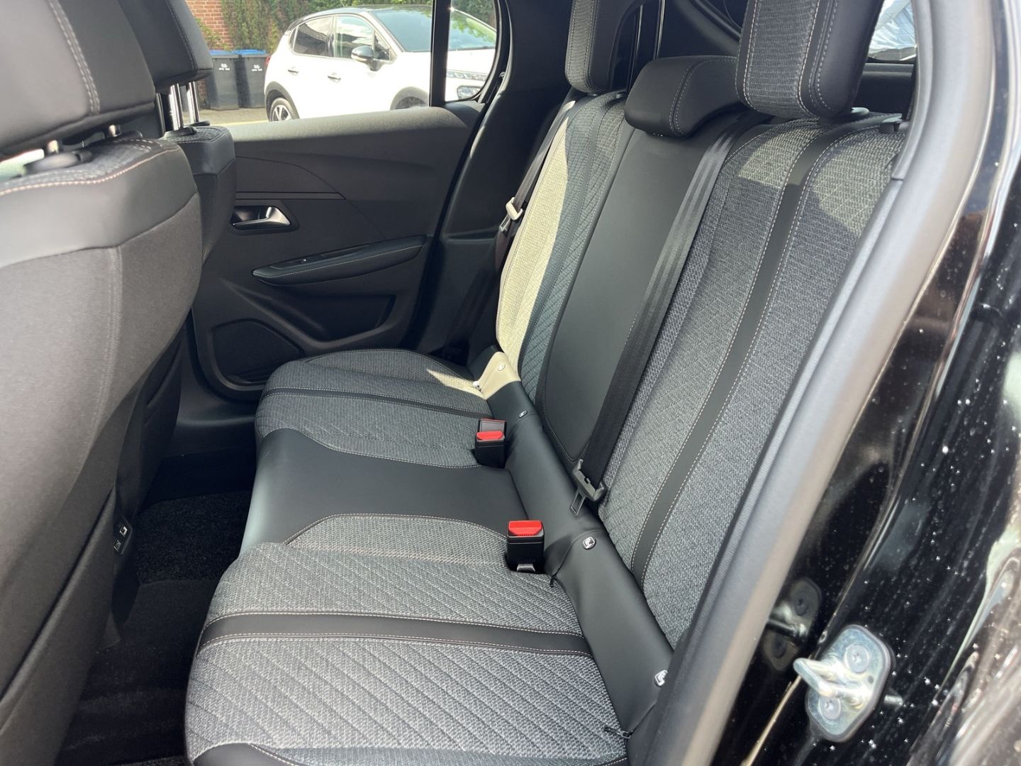 Fahrzeugabbildung Peugeot 208 1.2 EU6d Allure PureTech 100 Navi 360 Kamera