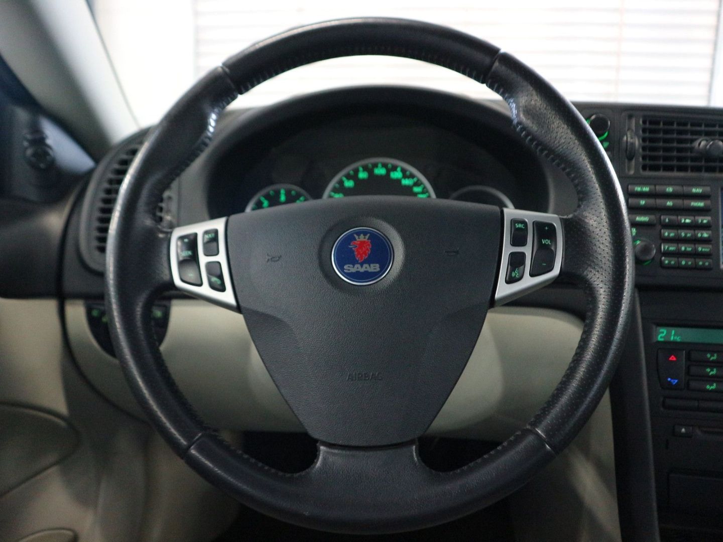 Fahrzeugabbildung Saab 9-3 Cabriolet 1.9 TiD Vector Leder Navi PDC SHZ