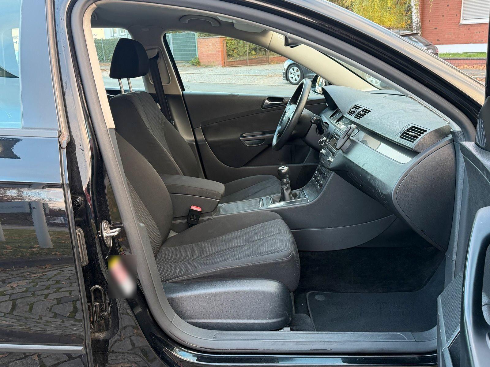 Volkswagen Passat 2010 — photo 12
