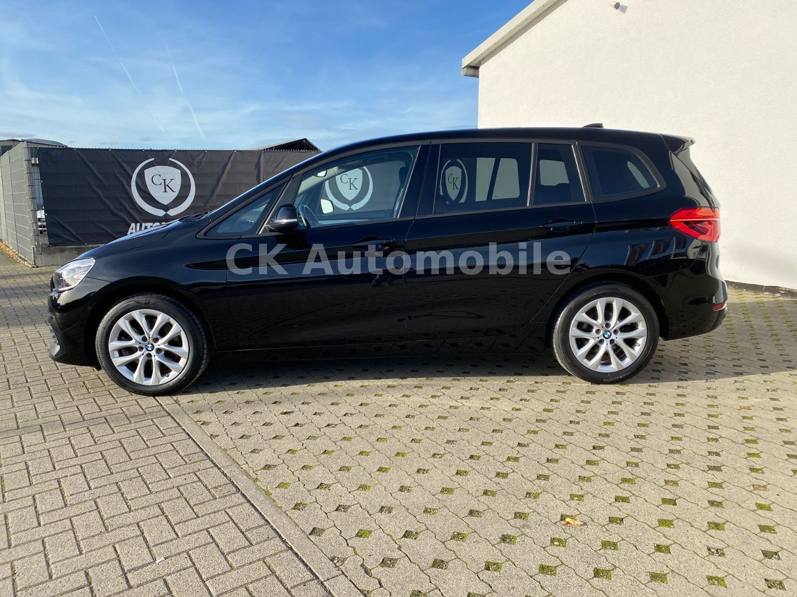 Fahrzeugabbildung BMW 218d Gran Tourer Advantage/Navi/Pano/LED/AHK