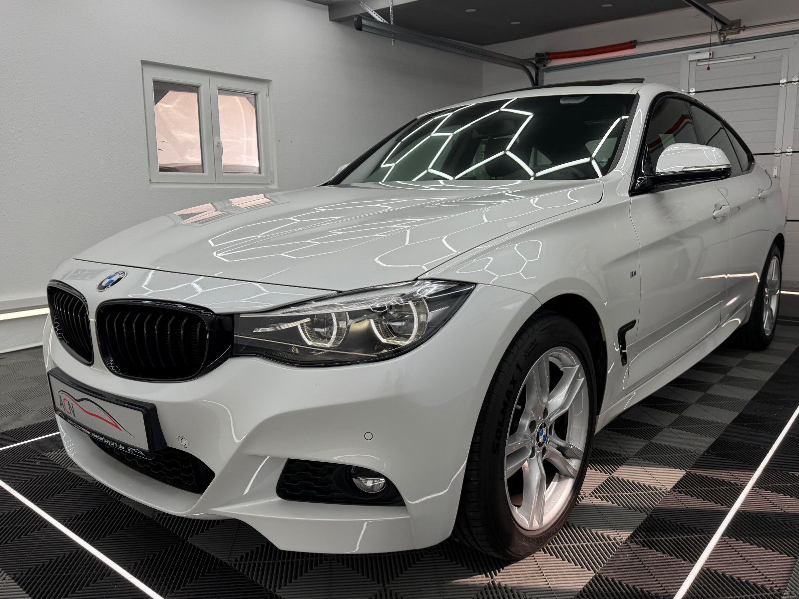 Fahrzeugabbildung BMW 320d xDrive GT M-SPORT/PANO/LEDER/HUD/AHK/AD LED