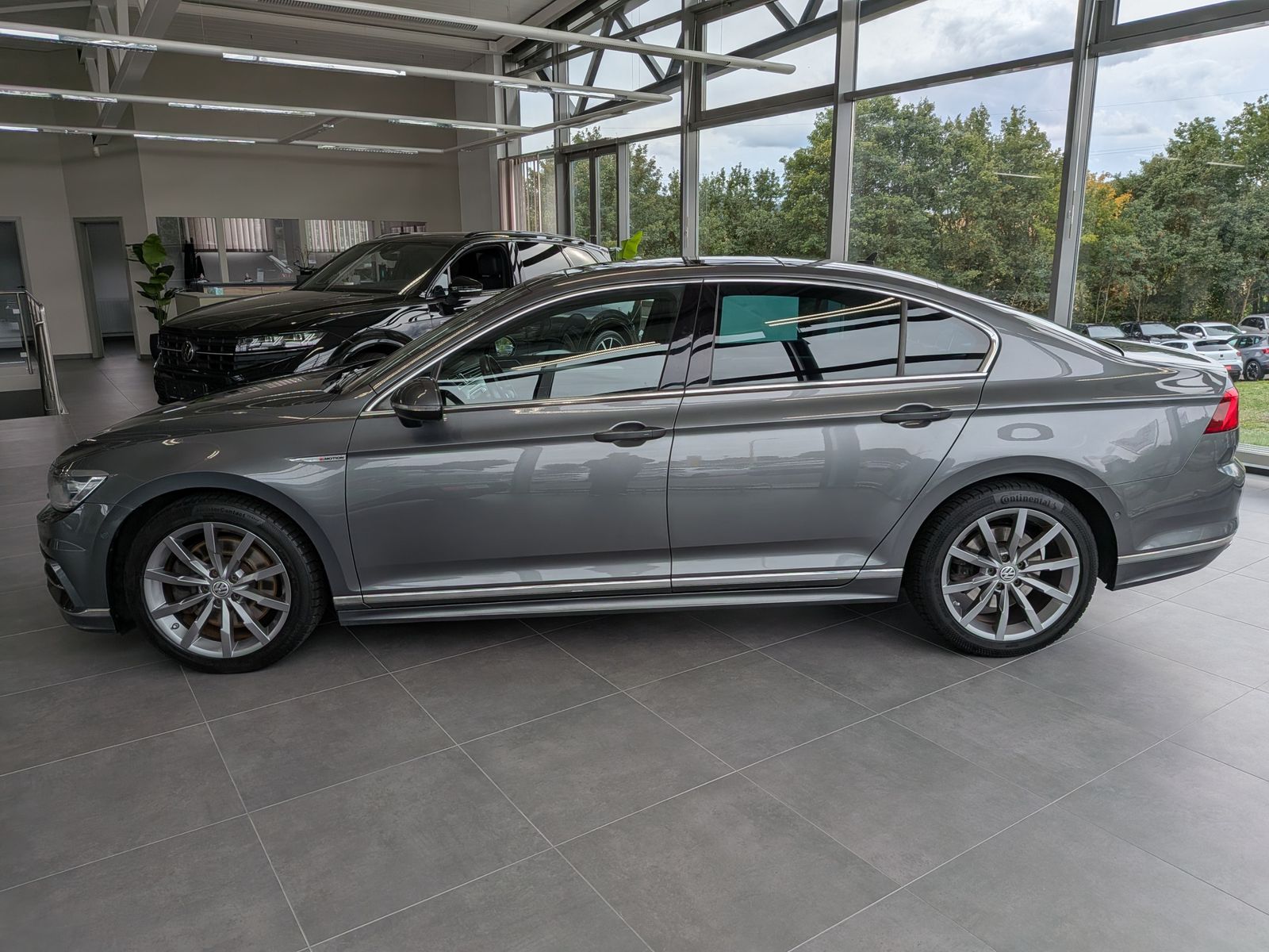 Fahrzeugabbildung Volkswagen Passat 2.0 TDI Lim. High/R-Line 4Motion ACC Pano
