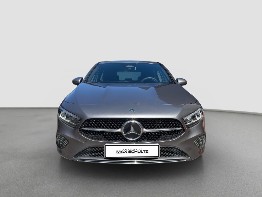 Fahrzeugabbildung Mercedes-Benz A 250 e Kompaktlimousine mit EQ Hybrid Technolog