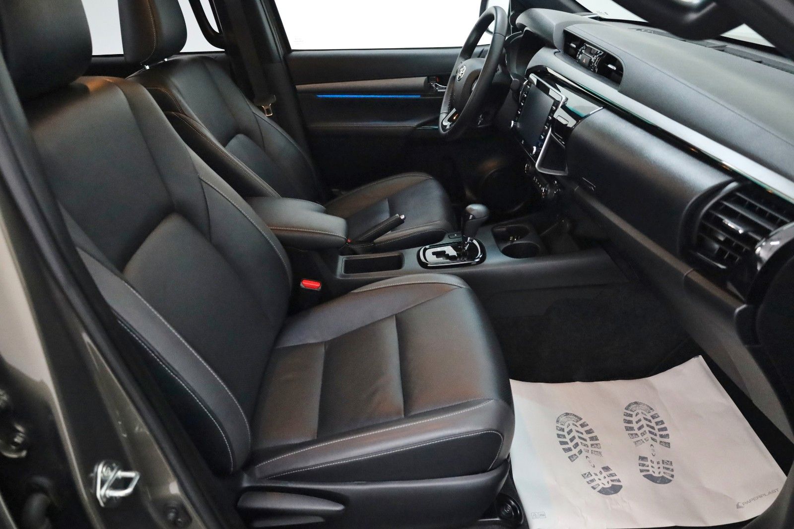 Fahrzeugabbildung Toyota Hilux 2.8 D-4D Invincible,Rollbügel,Rolo,ACC,AHK