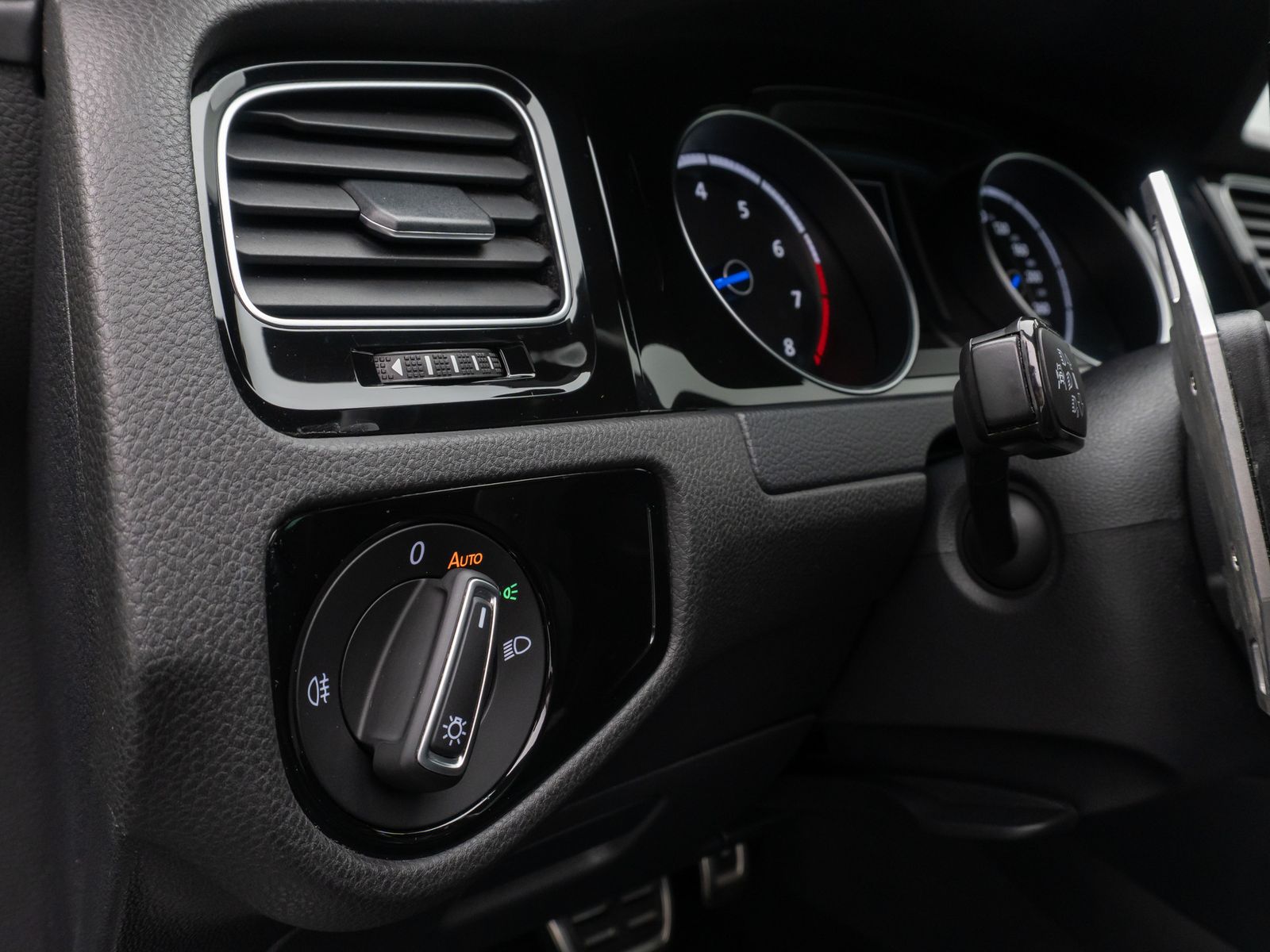 Fahrzeugabbildung Volkswagen Golf R BMT 4Motion Kamera ACC DYNAUDIO Panorama