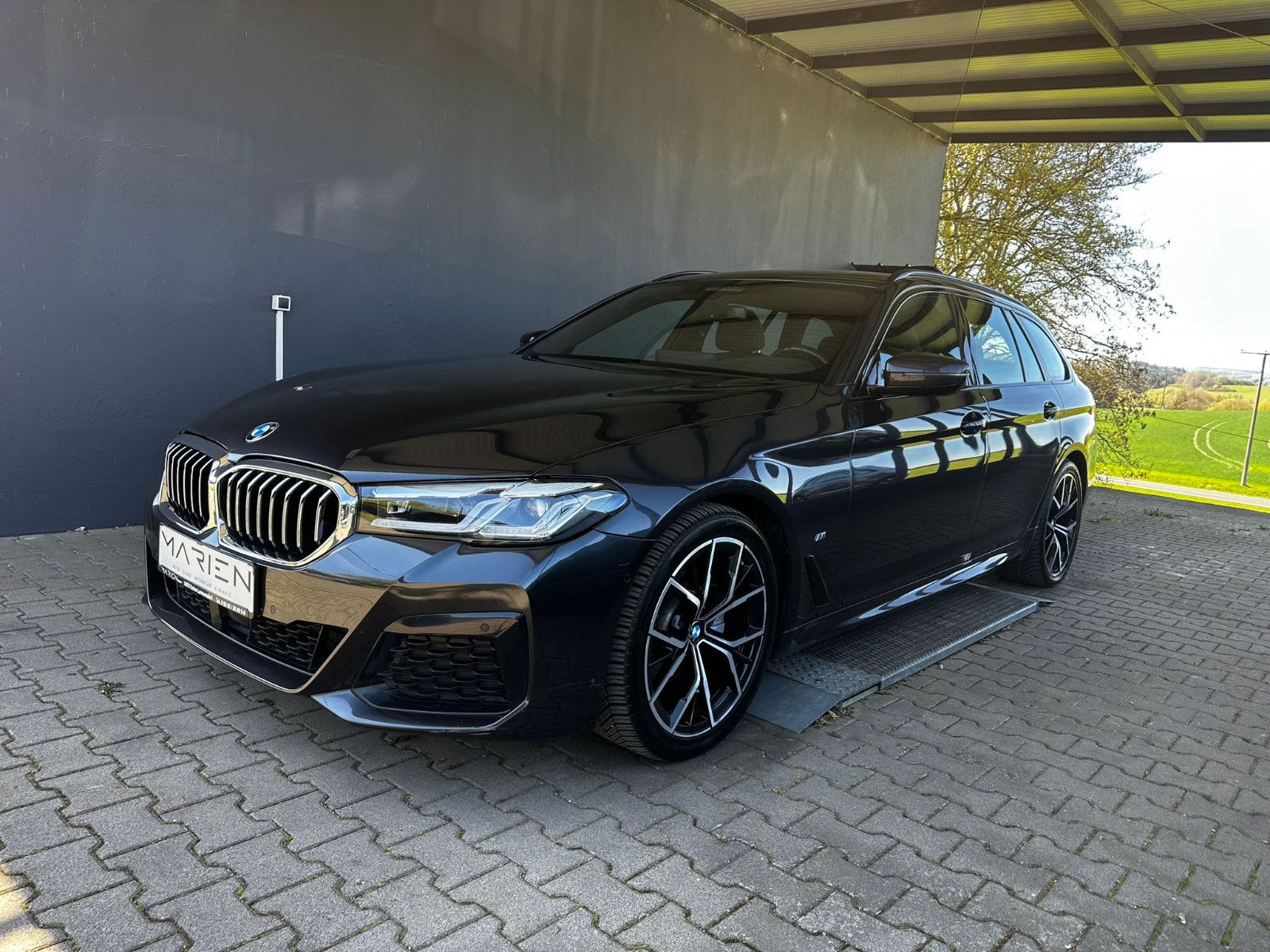 BMW 520 5 Touring 520 d M Sport — Bild 2