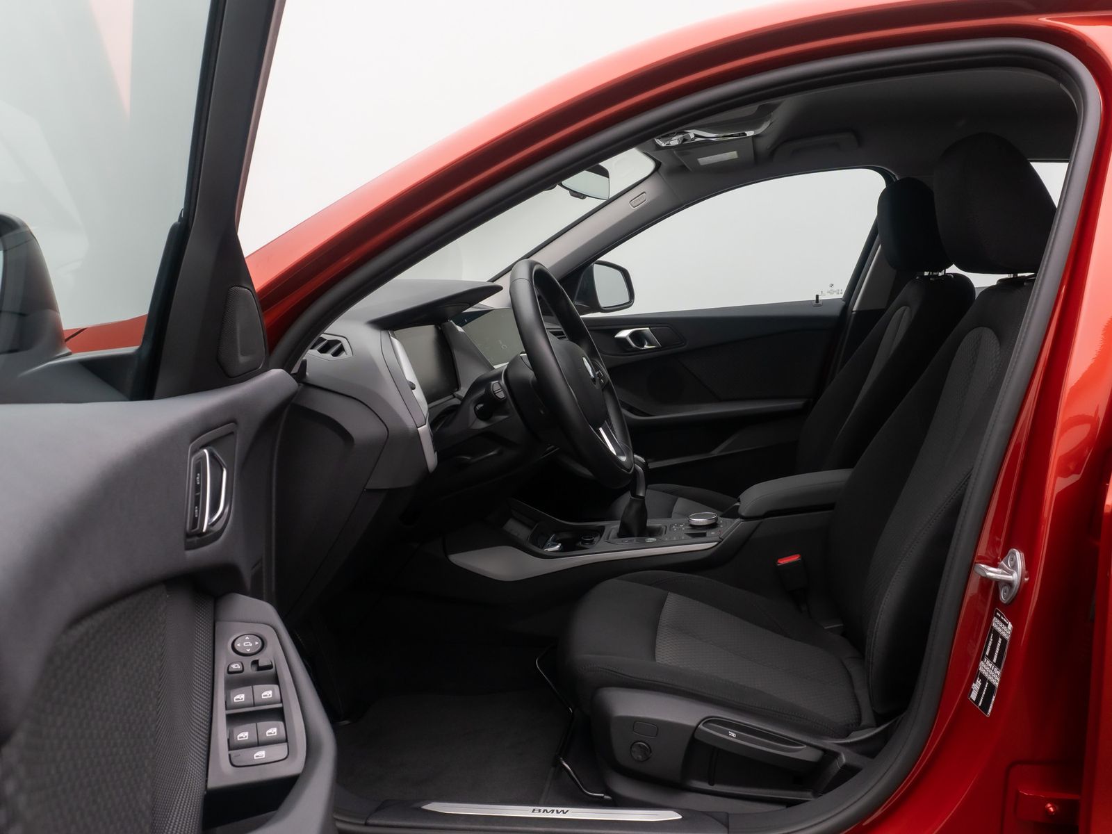 Fahrzeugabbildung BMW 118i GeschwindigReg HUD DAB Alarm HiFi CockpitPr