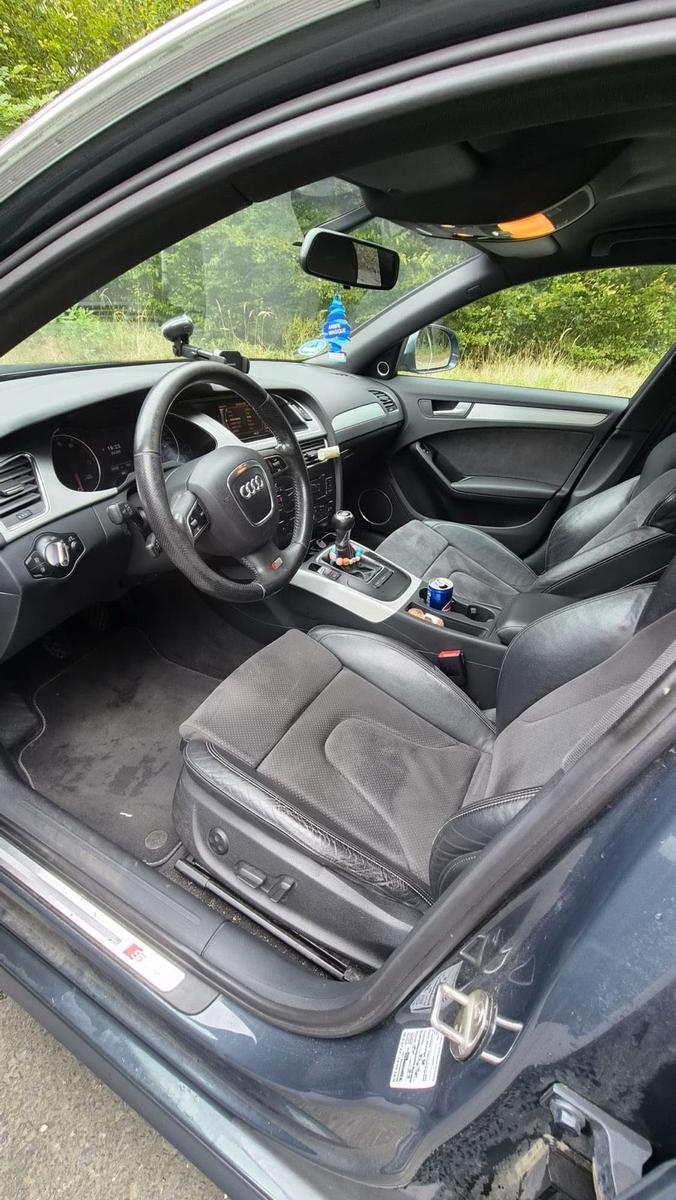 Audi A4 2009 — engine 250 HP (184kW)