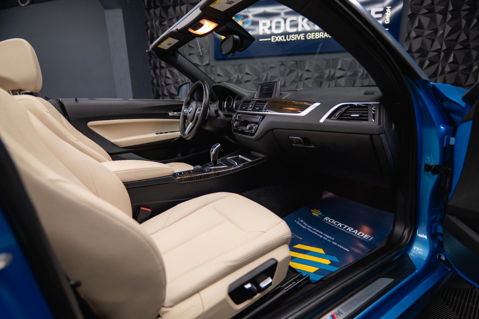 Fahrzeugabbildung BMW 230i Cabrio M-Sport Performance Shadow Line LED
