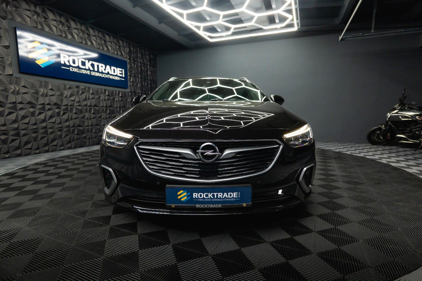 Fahrzeugabbildung Opel Insignia B Sports Tourer GSi 4x4 *ACC*LED*HU*DAB