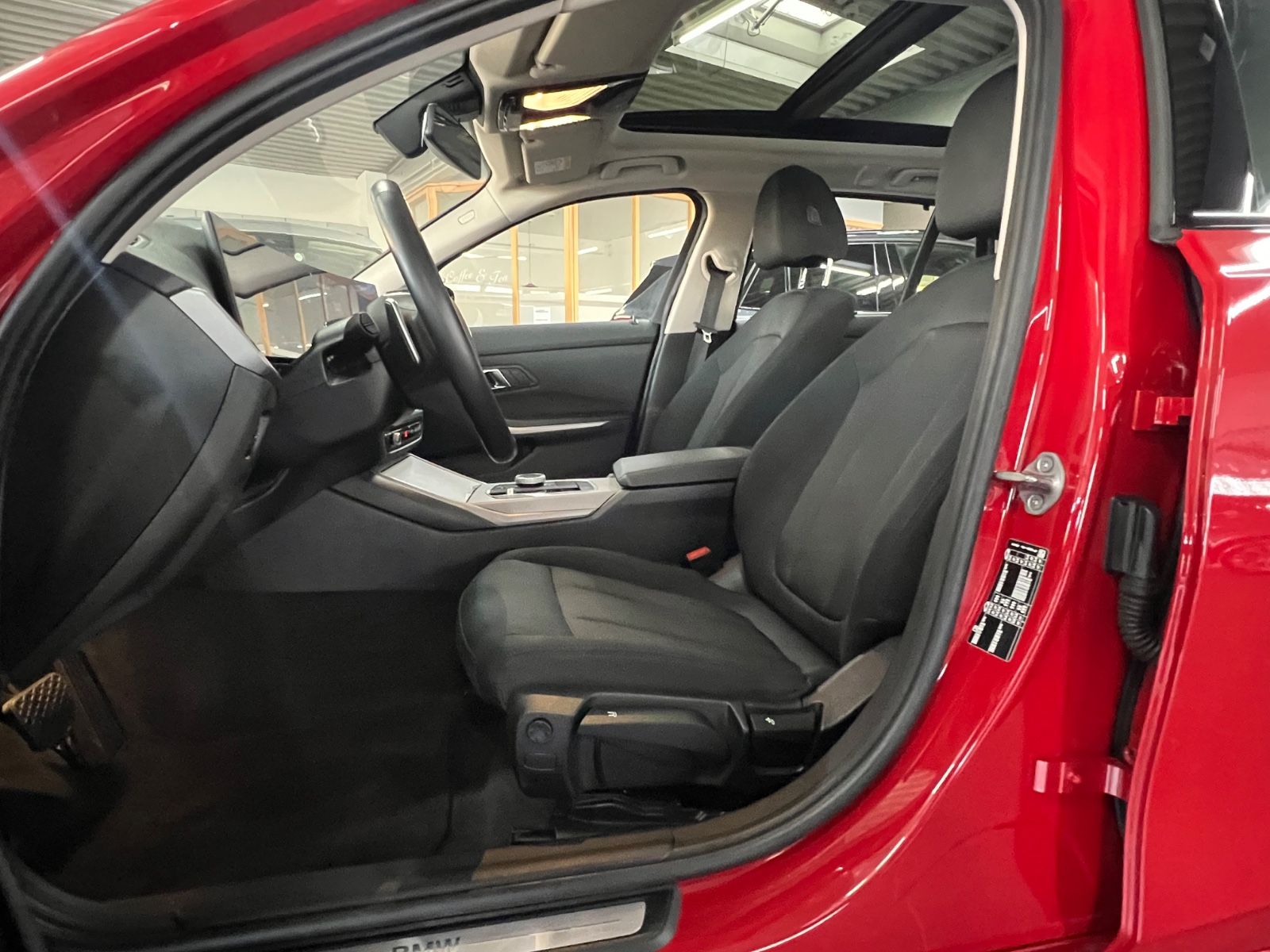BMW 318 d Touring Facelift+Curved+Assistant+Panroama foto 22