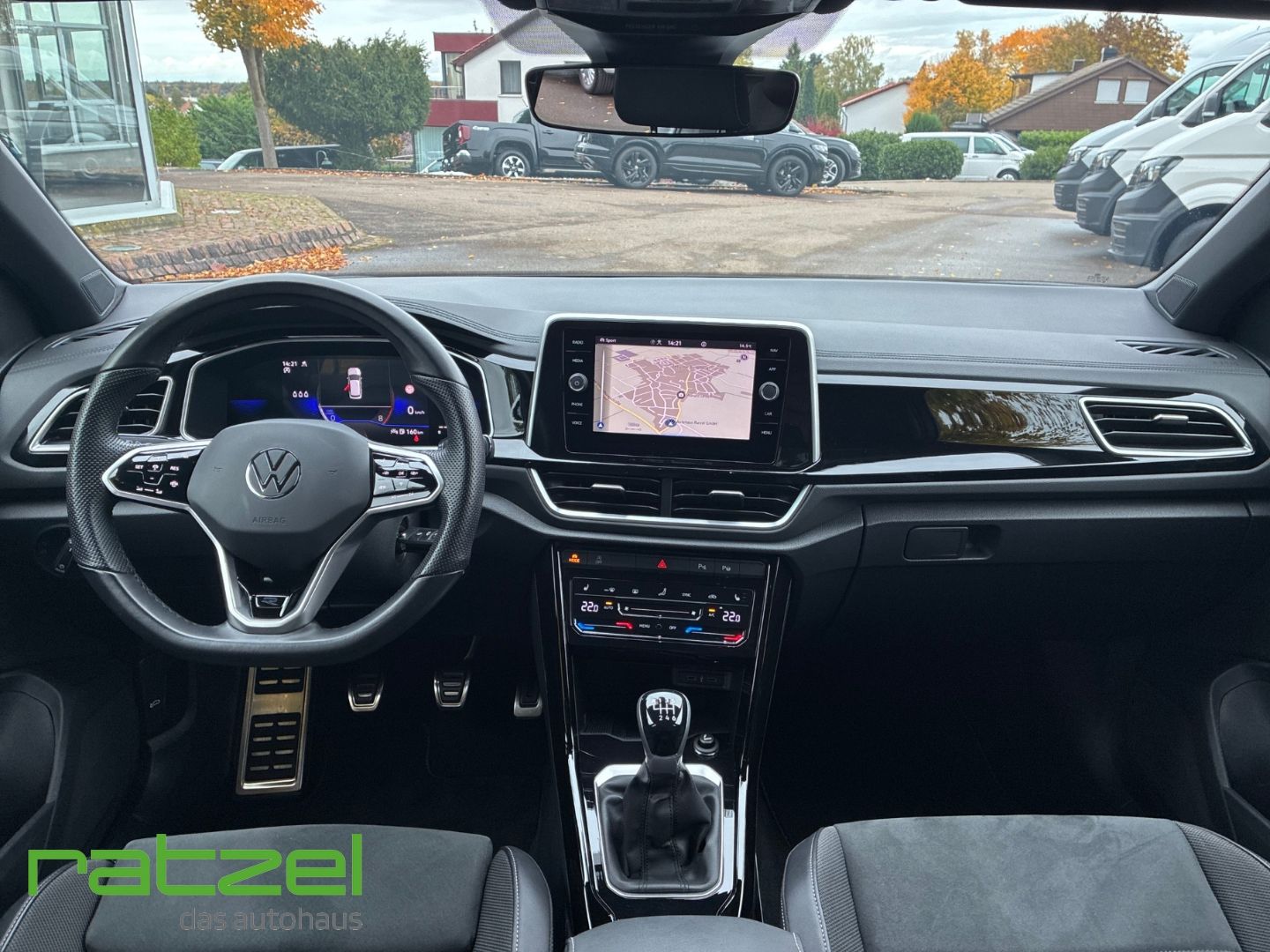 Fahrzeugabbildung Volkswagen T-Roc 1.0 TSI R-Line Sportpaket Navi Digitales C