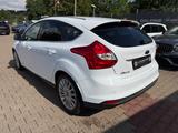 Ford Focus Individual Titanium *XENON*ABSTANDSTEMPOMA - Ford Focus aus 2011: Limousine