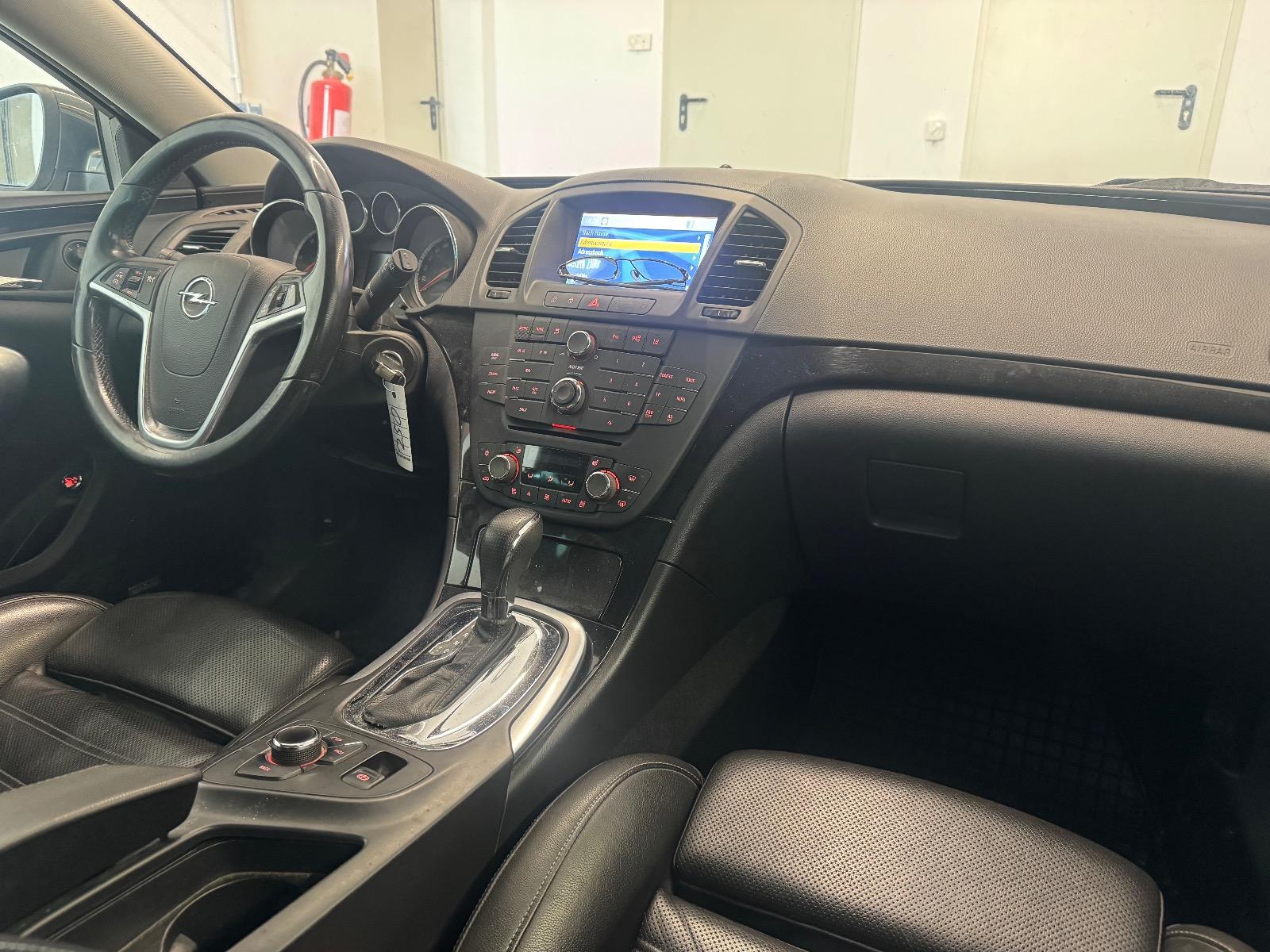 Opel Insignia 2012 — photo 12