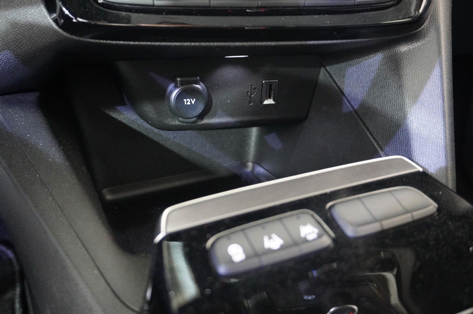 Fahrzeugabbildung Opel Mokka 1.2T ELEGANCE NAVI/LED/KAMERA/SH/SPORT/DAB