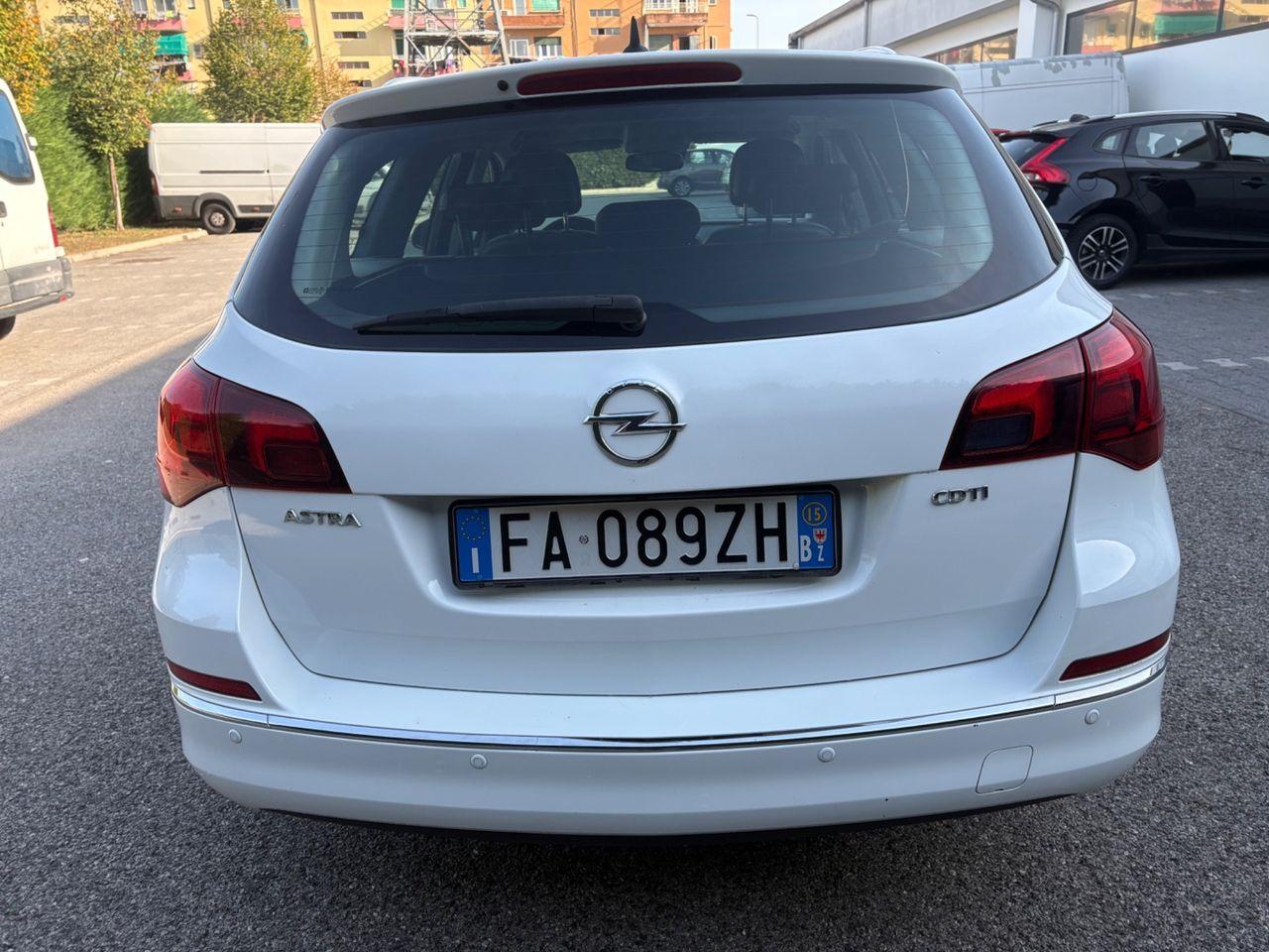 Opel Astra 2015 — photo 9