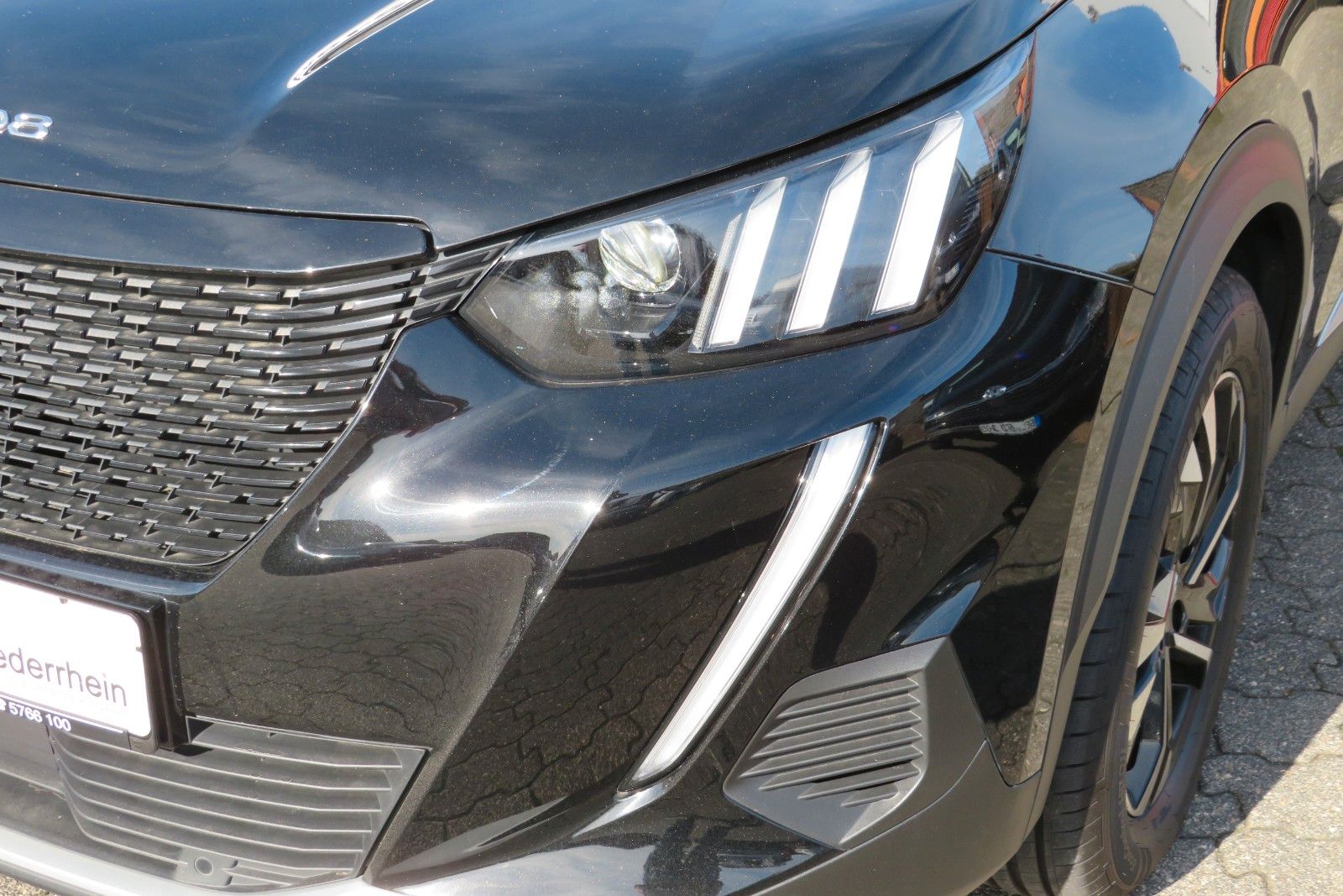 Fahrzeugabbildung Peugeot 2008 e- GT PANO NAVI KAMERA SITZH. PDC 1.HD
