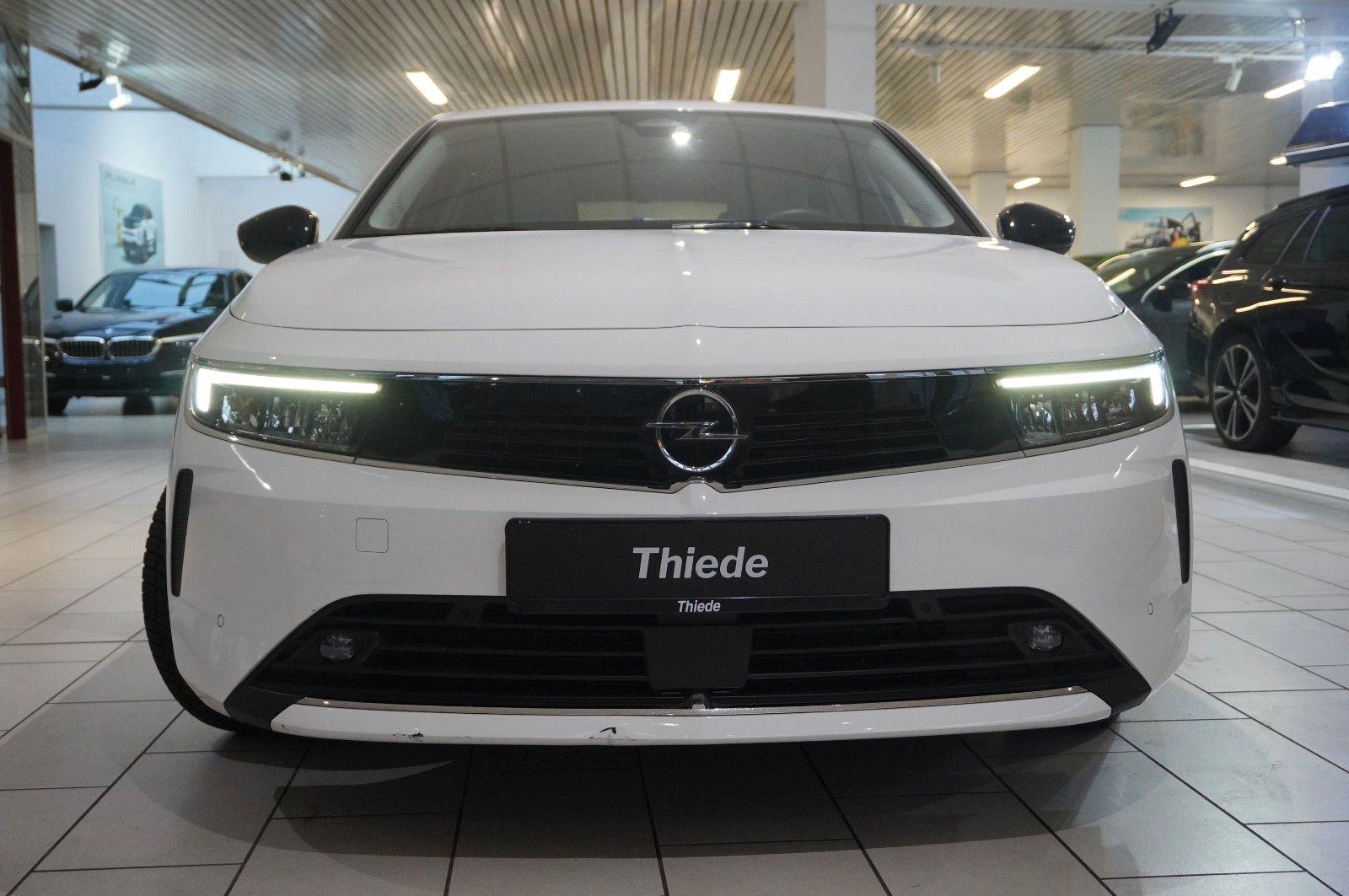 Fahrzeugabbildung Opel Astra L Lim. 1.2T ELEGANCE NAVI/LED/KAMERA/SPORT