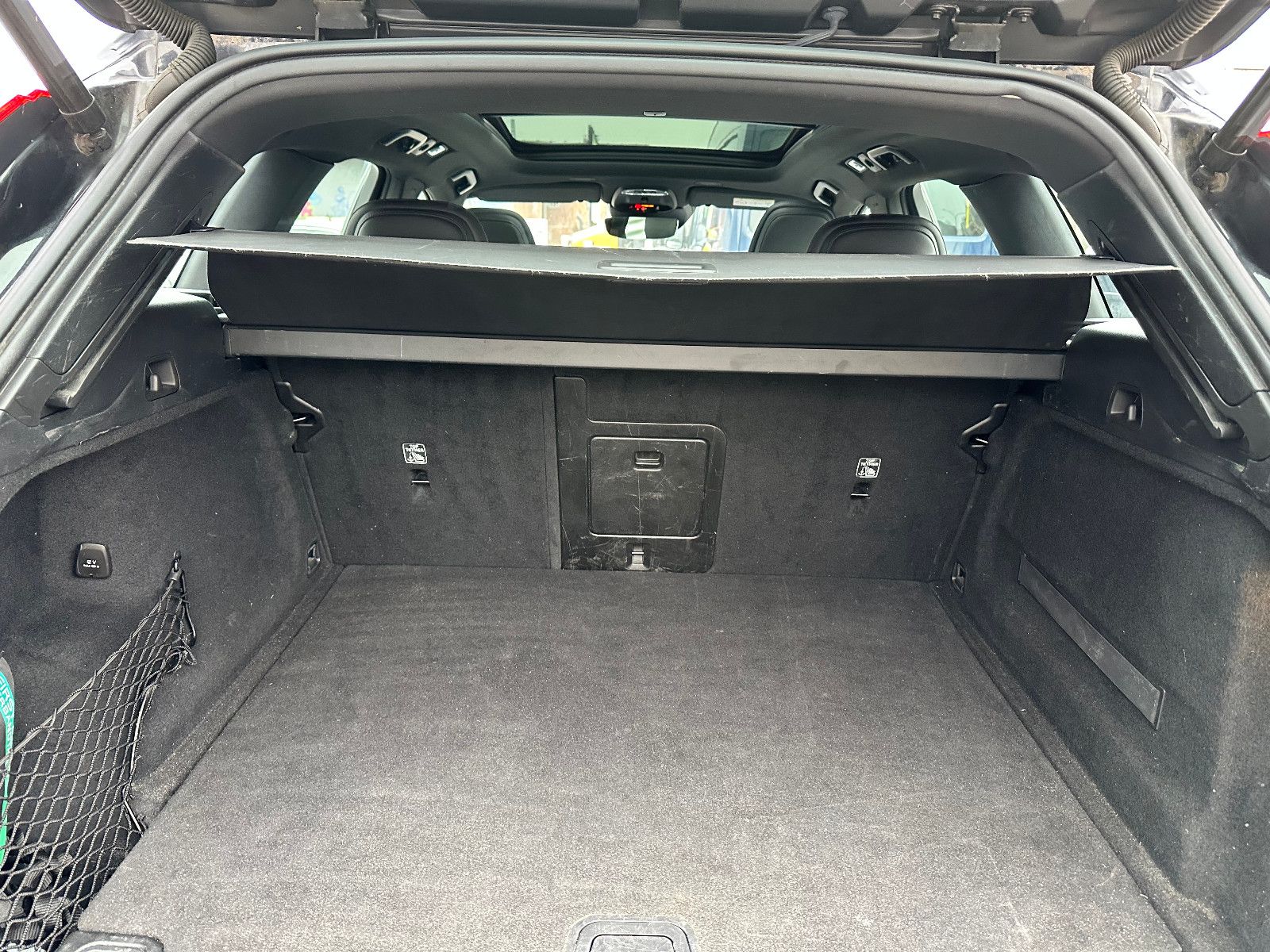 Fahrzeugabbildung Volvo XC60 T5 R DESIGN AWD*PANO+AHK+LED*