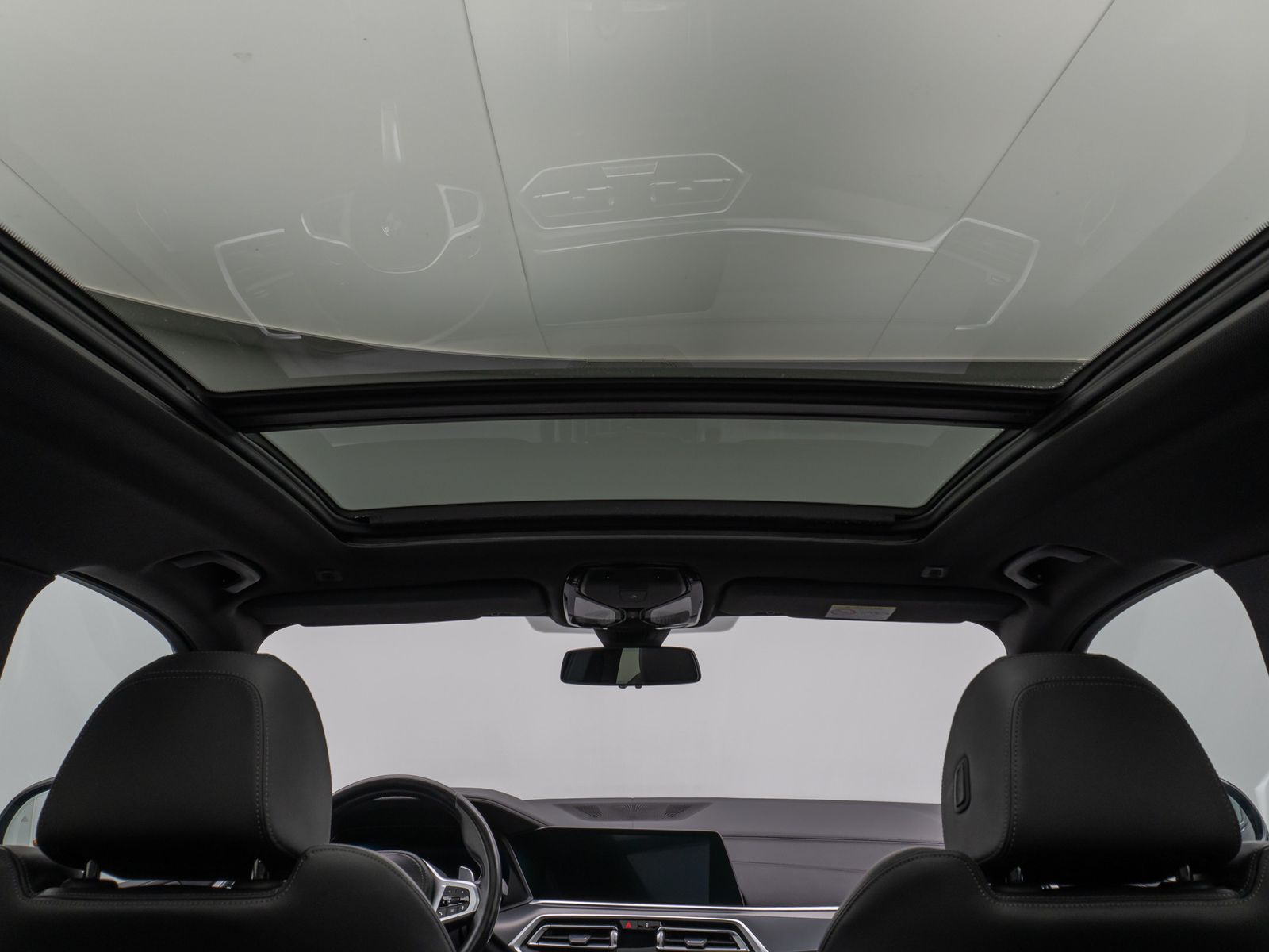 Fahrzeugabbildung BMW X5 xD25d M Sport Panorama Kamera HUD DAB H/K AHK