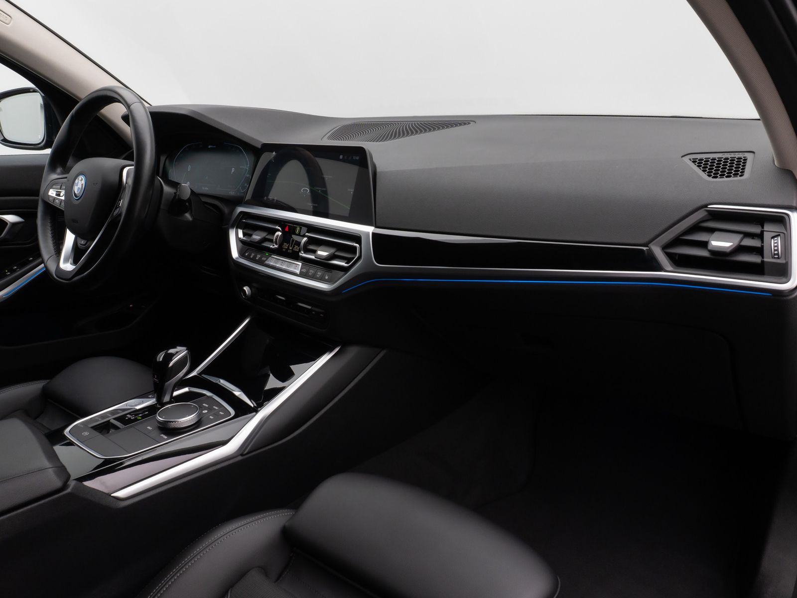 Fahrzeugabbildung BMW 330e xD Sport Line Kamera Laser HUD DAB HiFi AHK