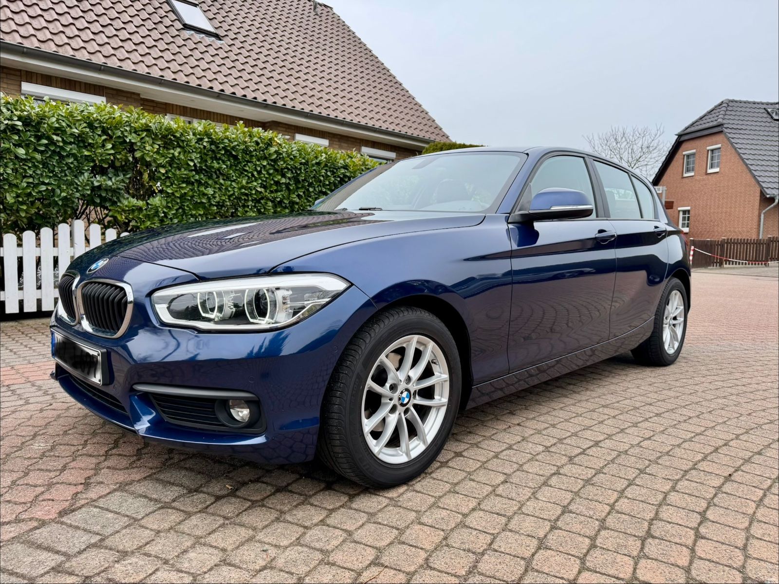 BMW 118i Advantage / LED / UNFALLFREİ / SCHECKHEFT