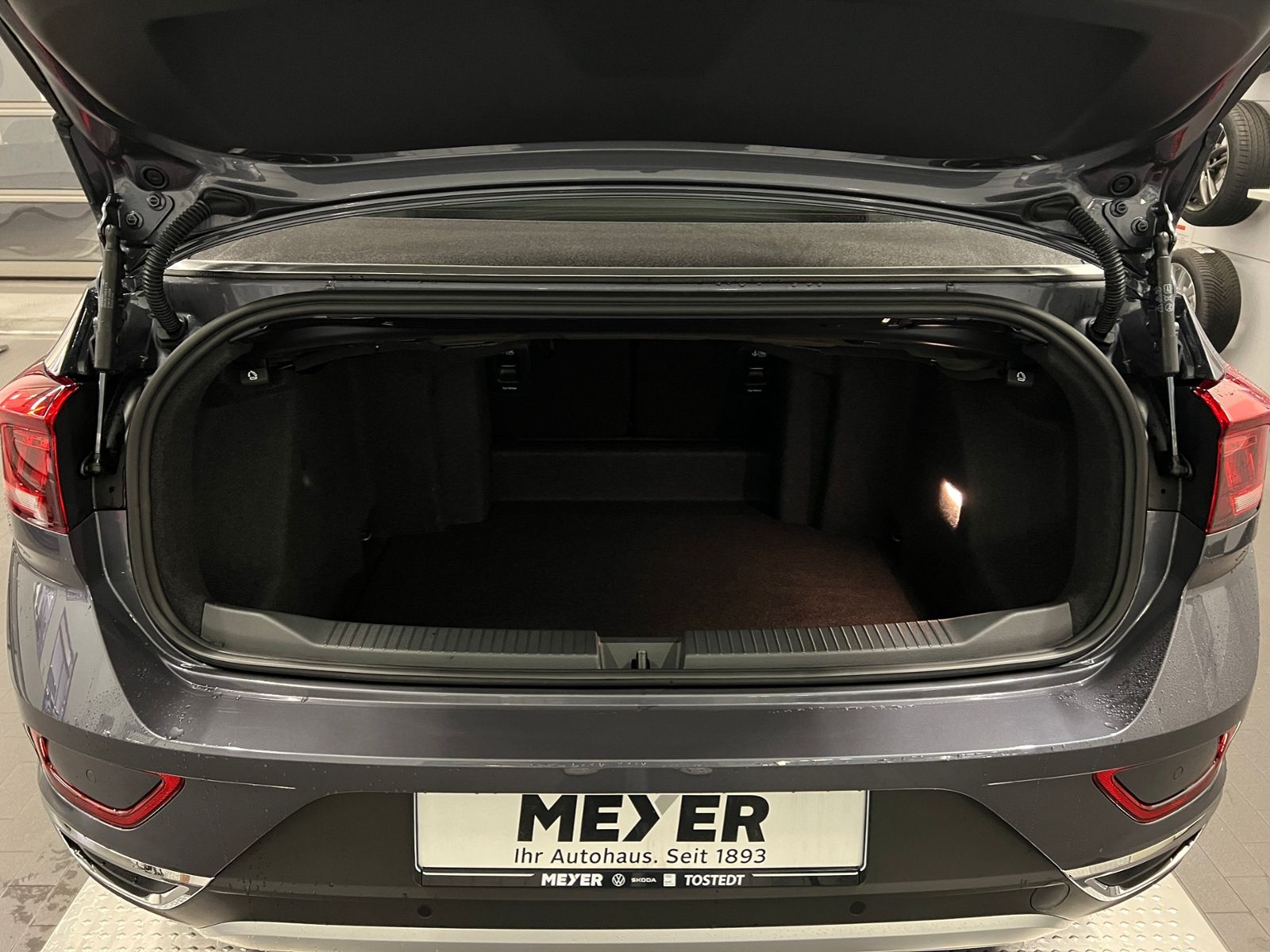 Fahrzeugabbildung Volkswagen T-Roc Cabriolet GOAL 1.5 TSI DSG *Navi, Sport-Pa