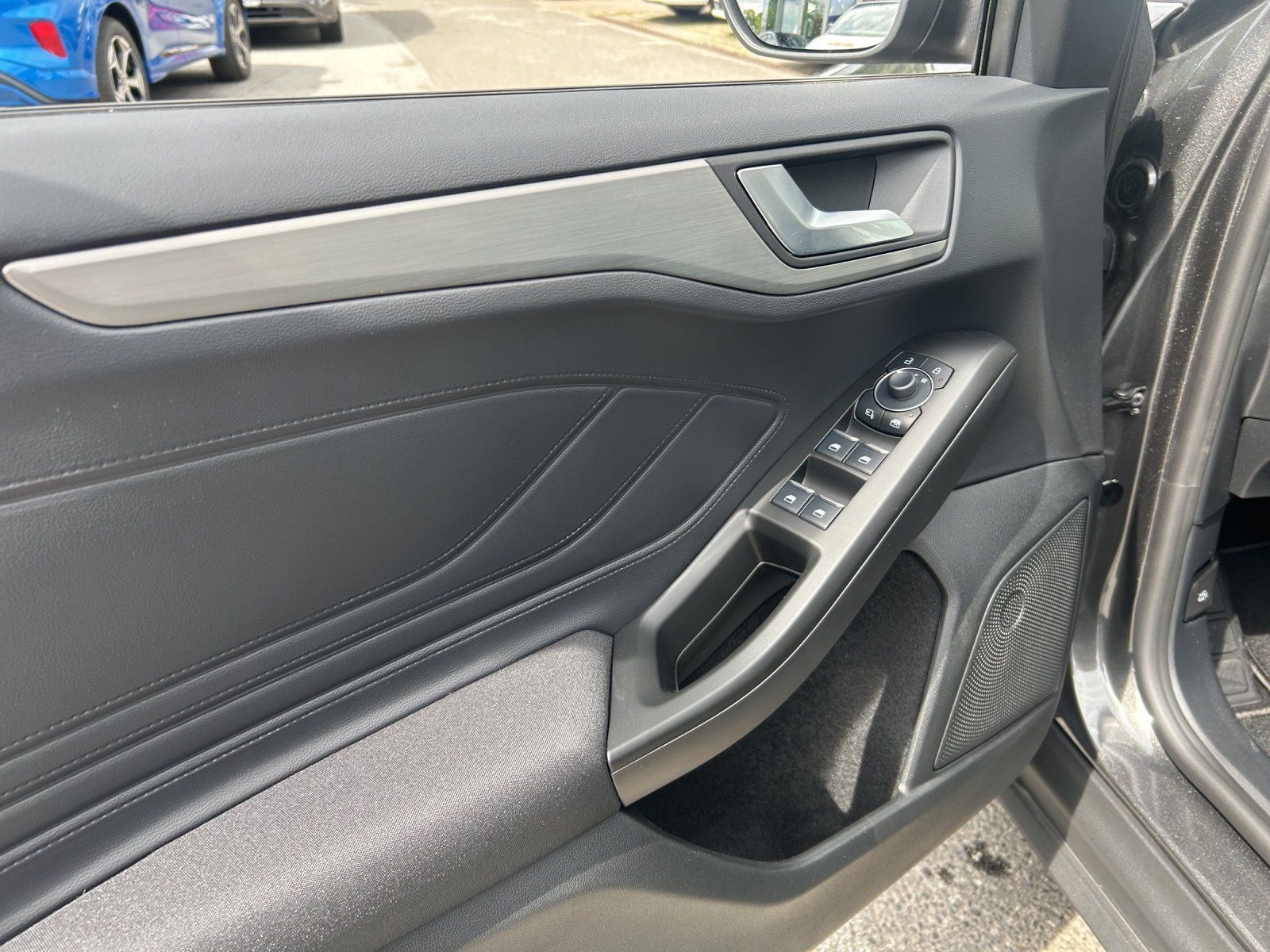 Fahrzeugabbildung Ford Focus Titanium Turnier Winter P. e.Call Kamera