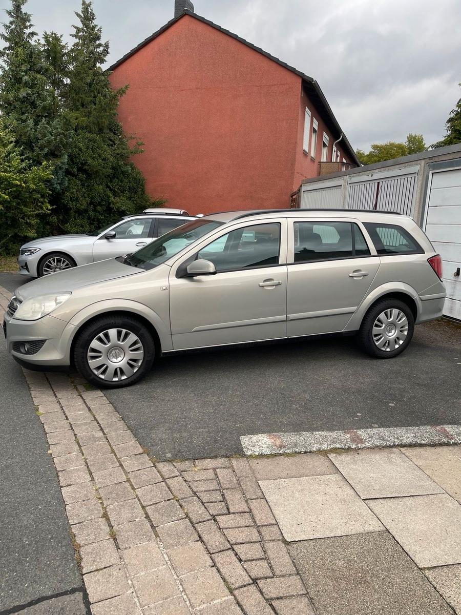 Opel Astra 2007 — rear view