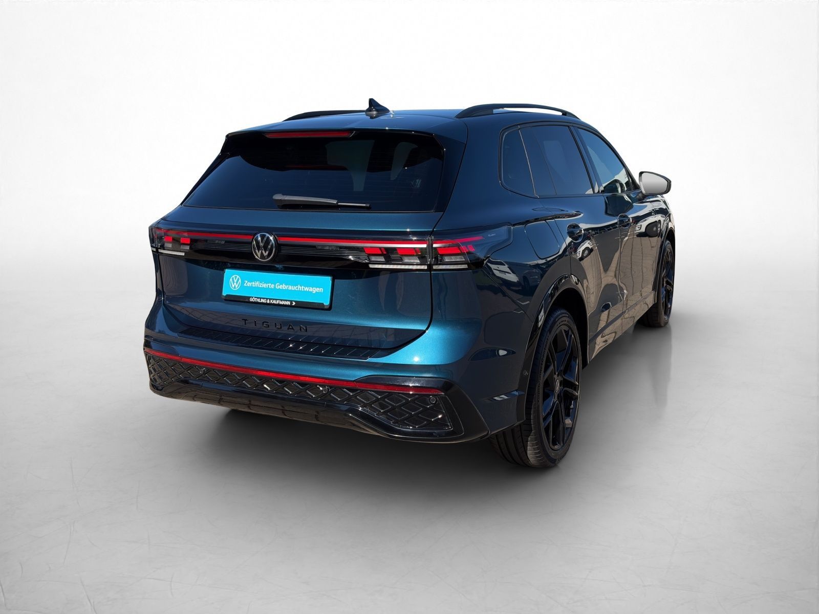 Volkswagen Tiguan R-Line black DSG AHK Matrix Pano Harman foto 3