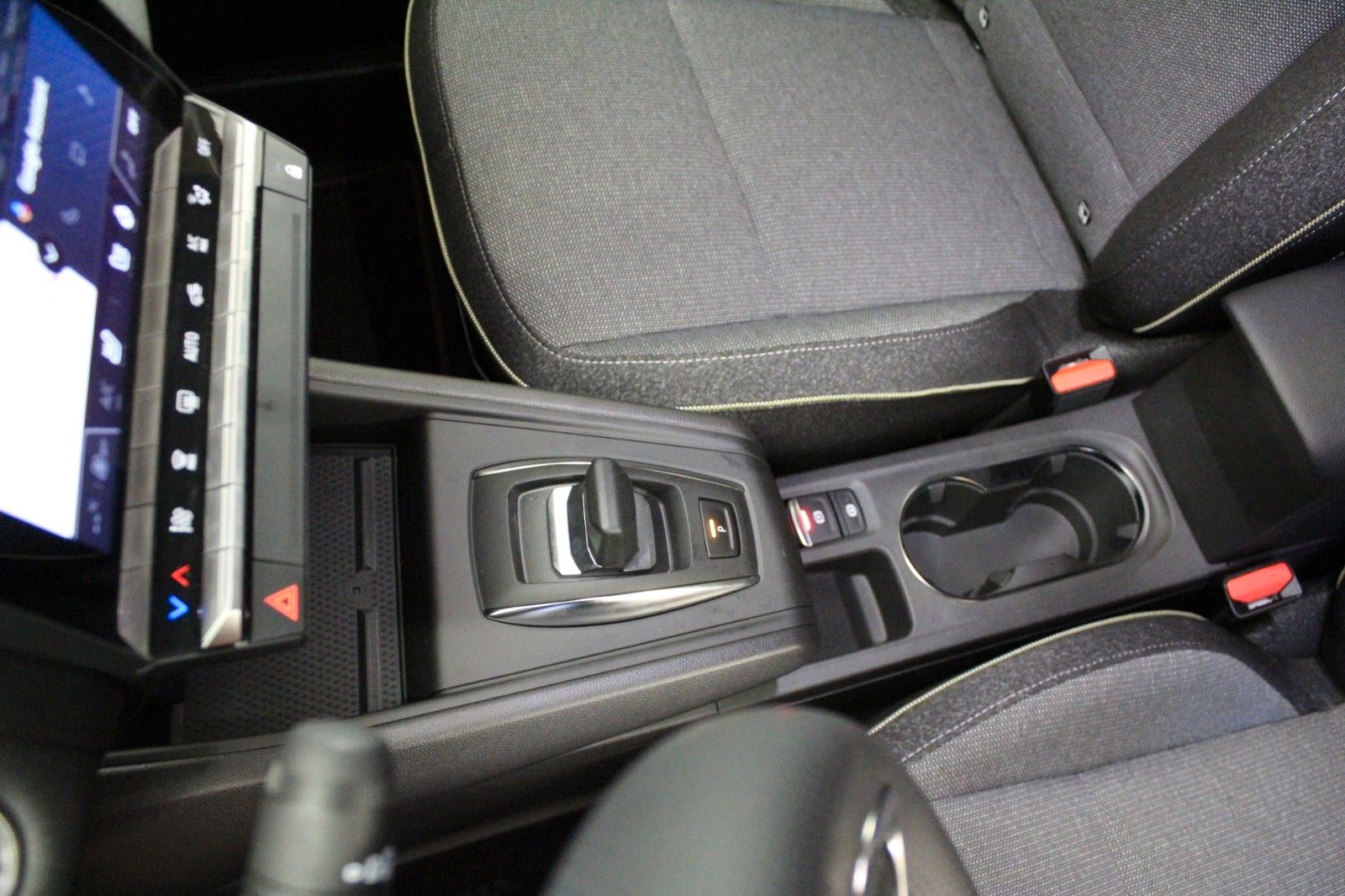 Fahrzeugabbildung Renault Captur Mild Hybrid 140 EDC Techno*Safety Paket*