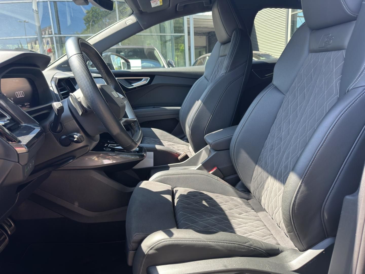 Fahrzeugabbildung Audi Q4 Sportback e-tron 50 quattro, S Line, Pano, As