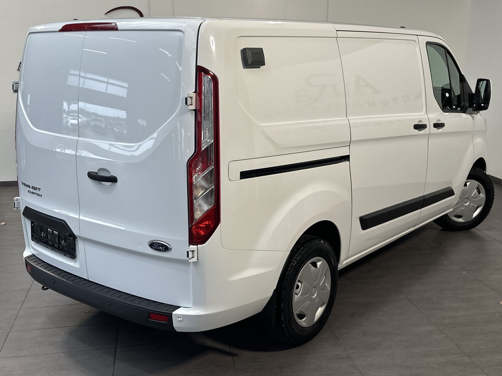 Fahrzeugabbildung Ford Transit Custom 340 L1H1 NAV+KAMERA+SHZ+PARKPILOT