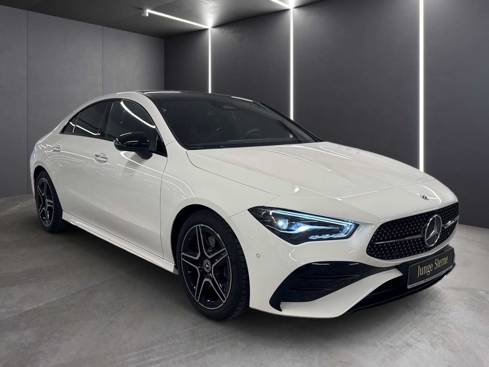 Fahrzeugabbildung Mercedes-Benz CLA 200 AMG Plus*Night*Pano*Distr*AHK*Totwin*HUD